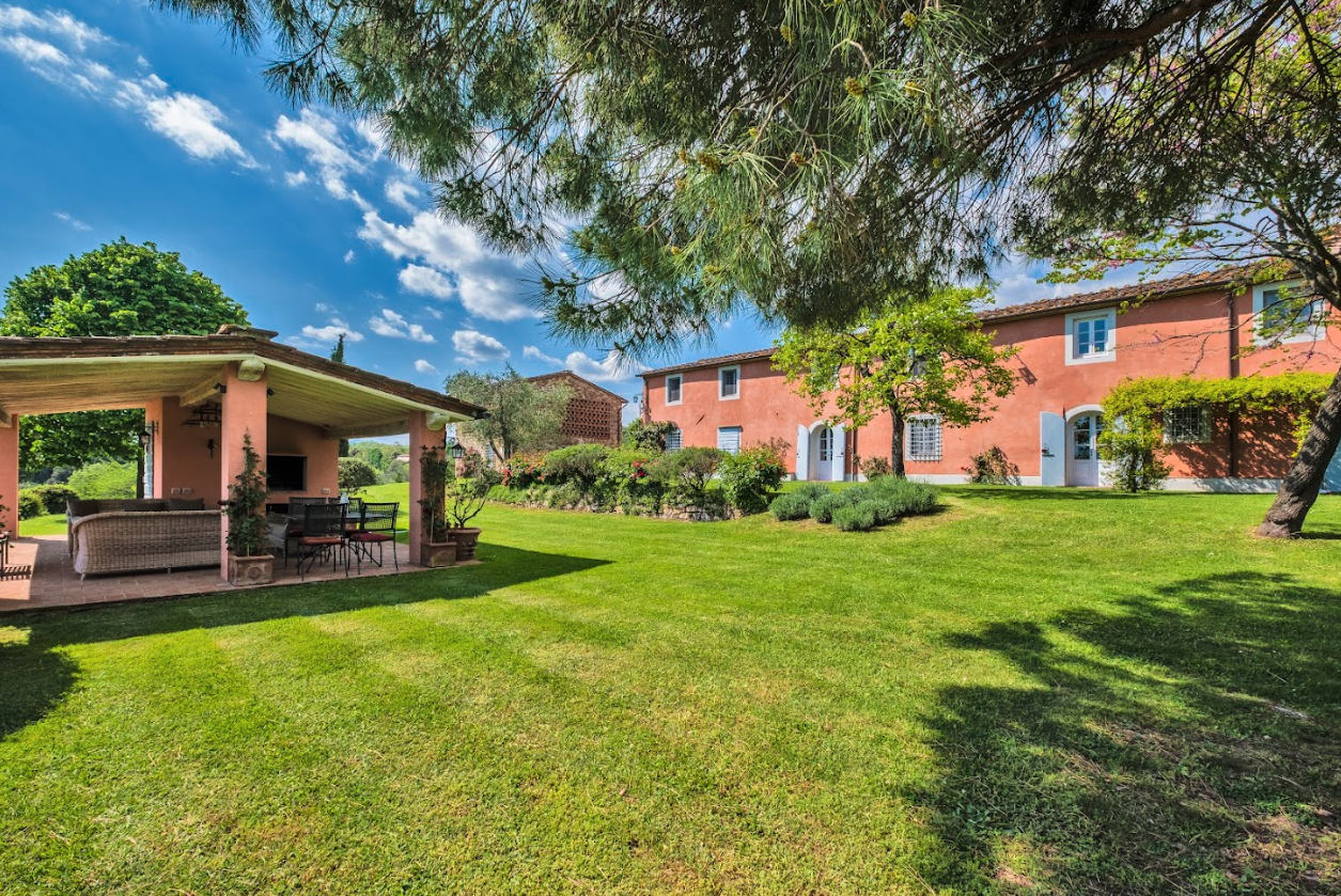 Francis York Tuscan Farmhouse For Sale Near Lucca, Italy 64.png