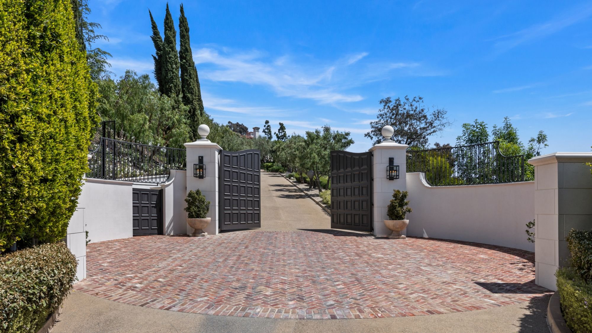 Francis York Drake is Selling His Beverly Hills Mansion 25.jpg