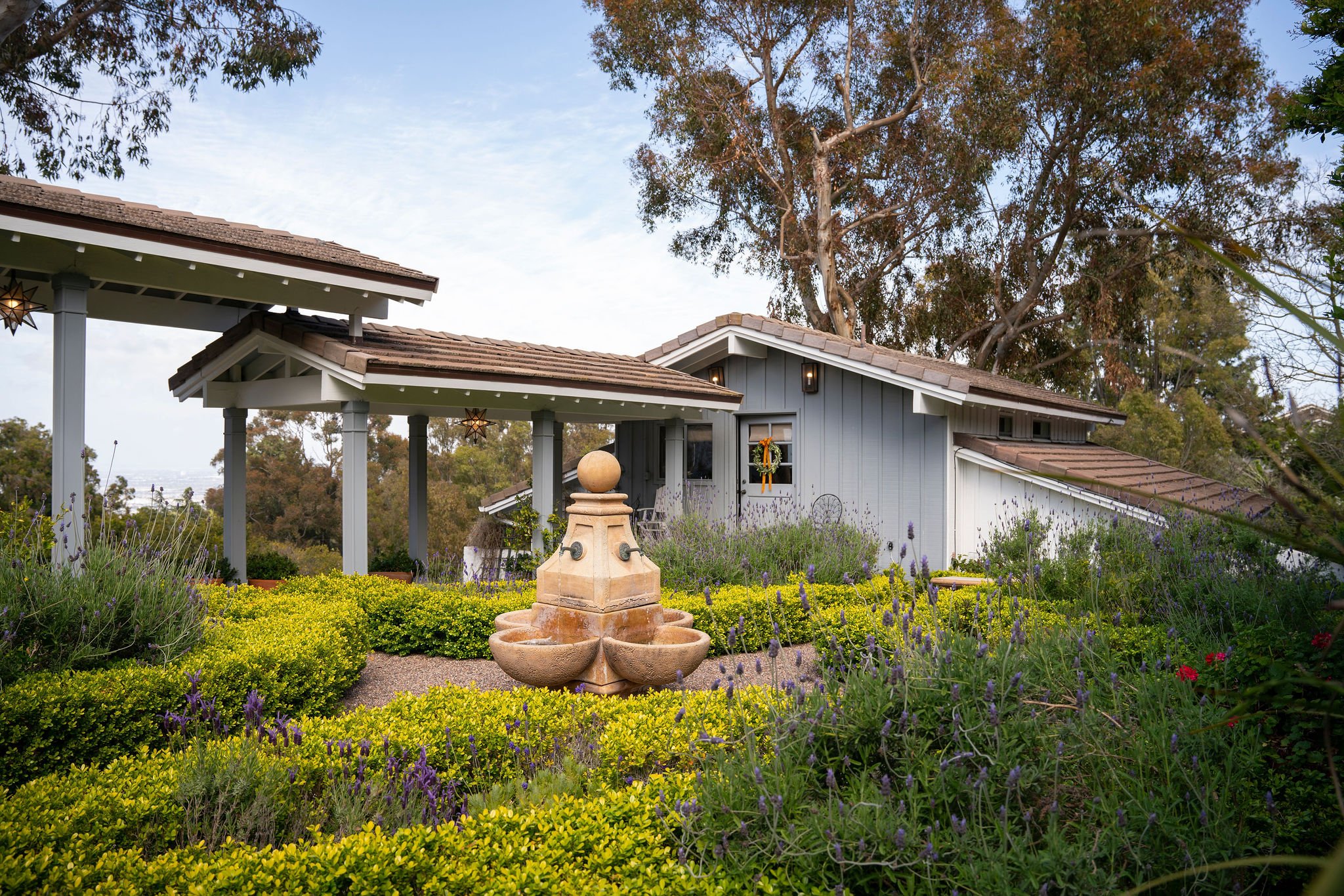 Francis York This Mid-Century Ranch with Award-Winning Vineyards is a ‘House of Dreams’ in Palos Verdes, California 51.jpg