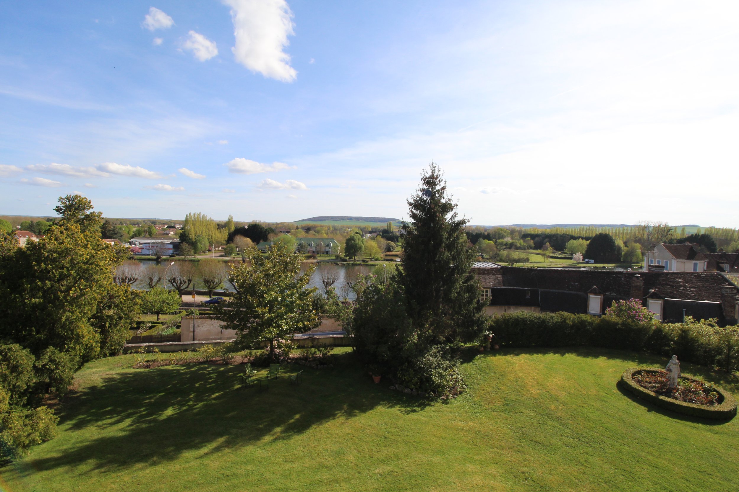 Francis York Elegant Country House in Burgundy, France  5.JPG