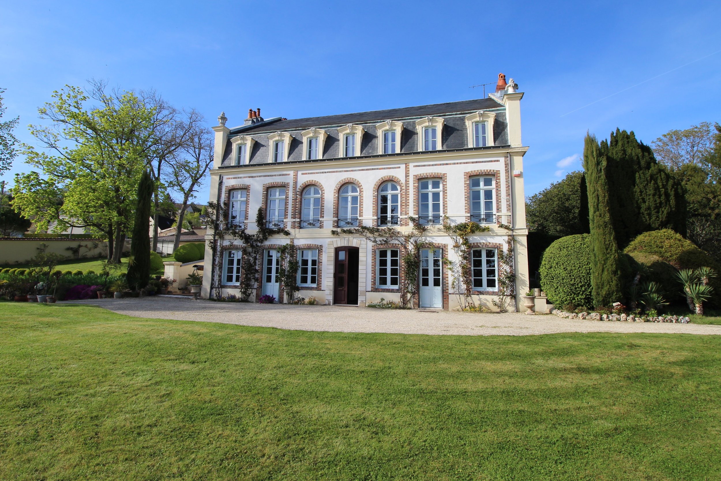 Francis York Elegant Country House in Burgundy, France  11.JPG