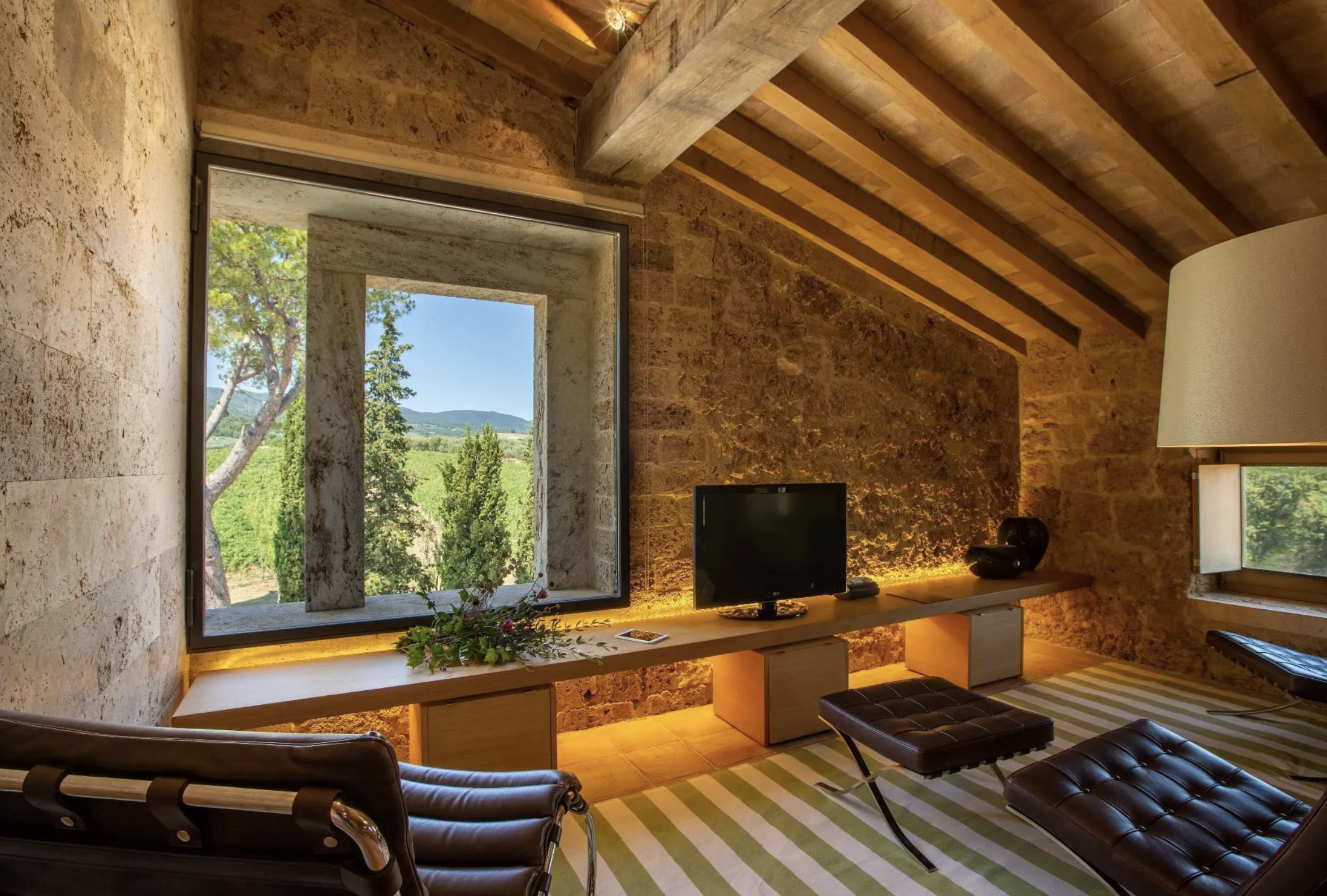 Francis York Villa Travertino: Luxury Villa and Wine Estate in the Heart of Tuscany 38.png