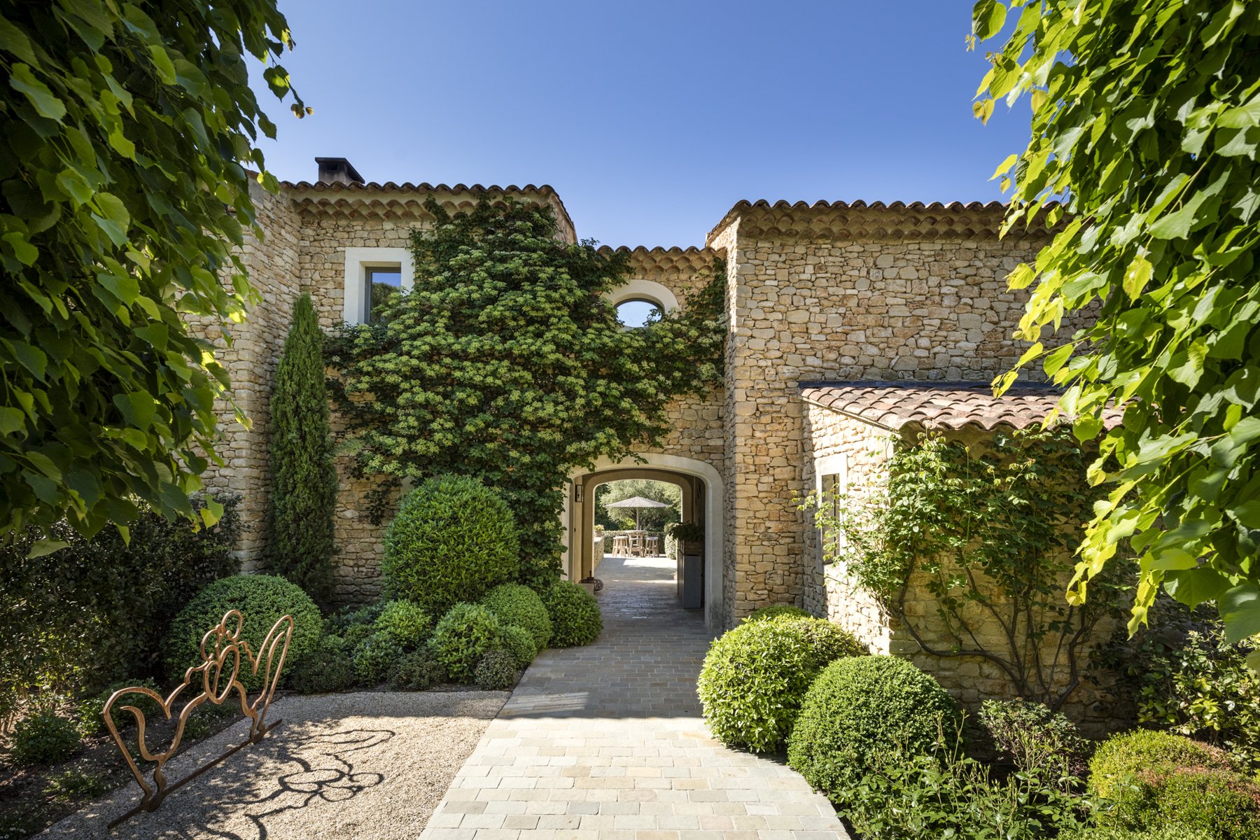 Francis York Luxury Villa and Turnkey Property in Gordes, Provence 20.jpg