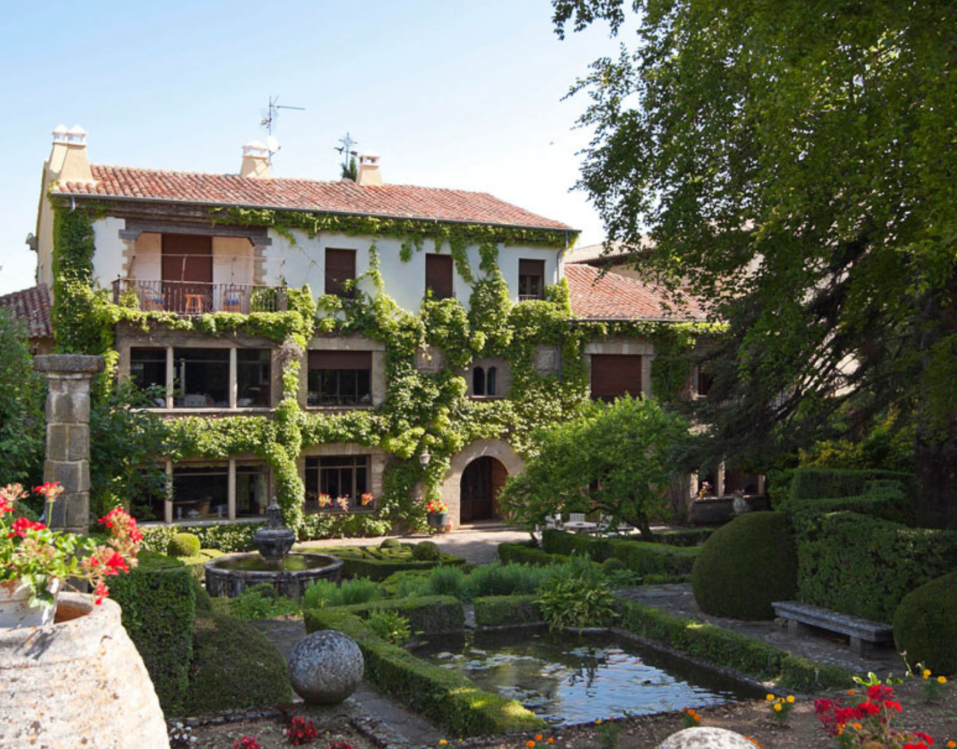 Francis York Rimontgo 99-Acre Wine Estate With D.O. Vineyards in Navarra, Spain  3.png