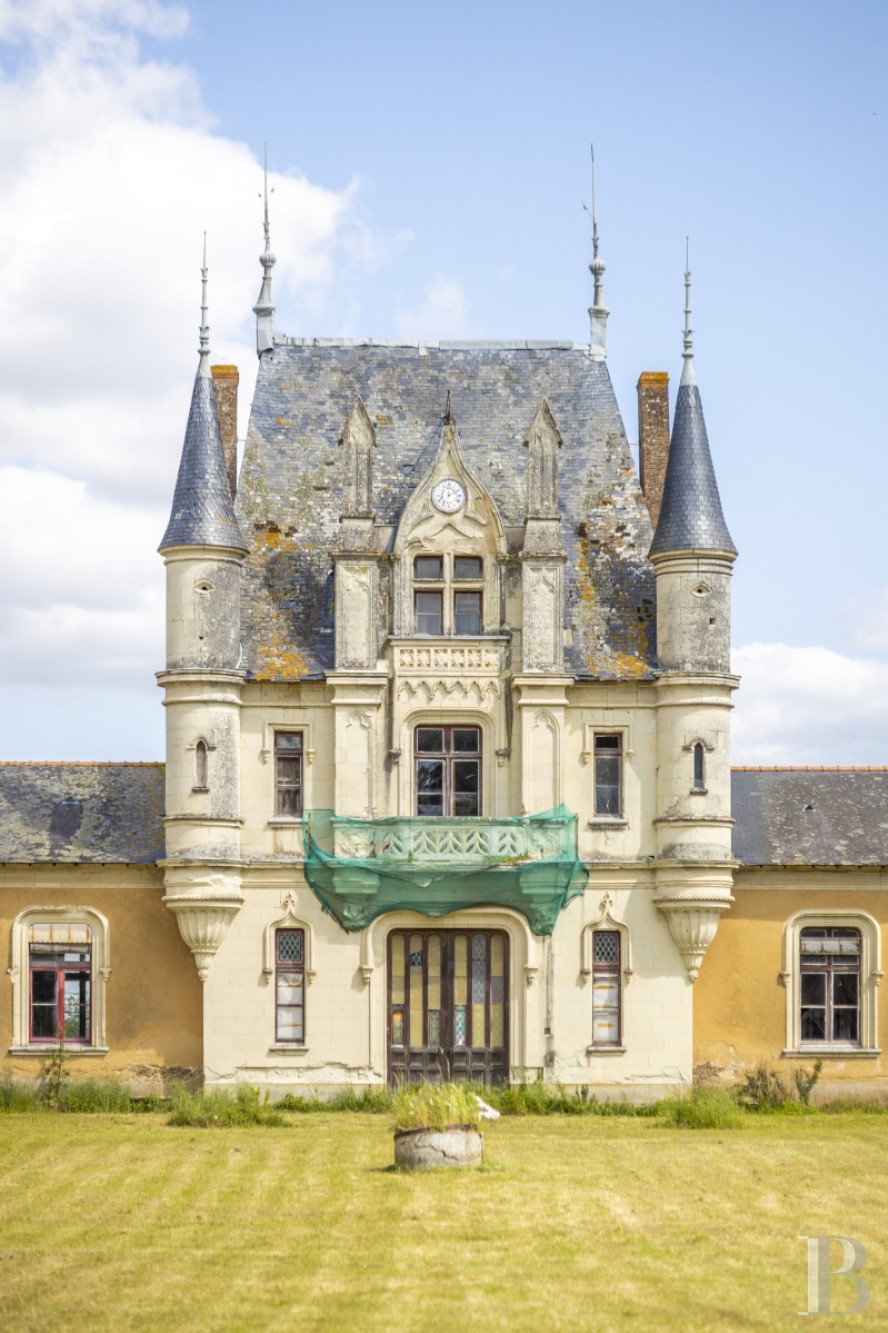 Francis York Patrice Besse Neo-Gothic French Chateau in the Loire Valley 18.jpg