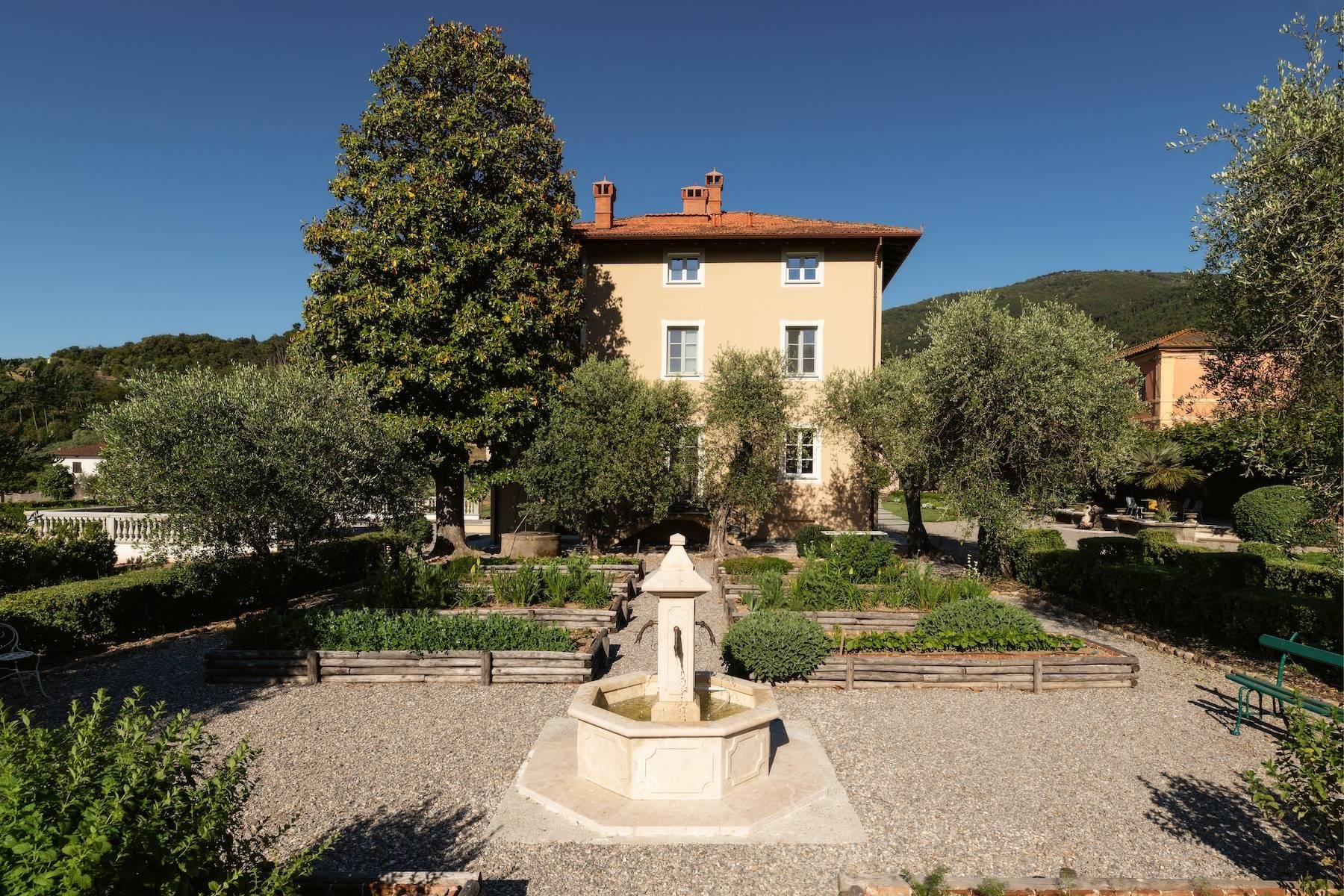 Francis York Book a Stay This Summer at Villa de Camelie Luxury Villa Rental Near Lucca in Tuscany, Italy Sothebys Realty Retreats 10.jpg