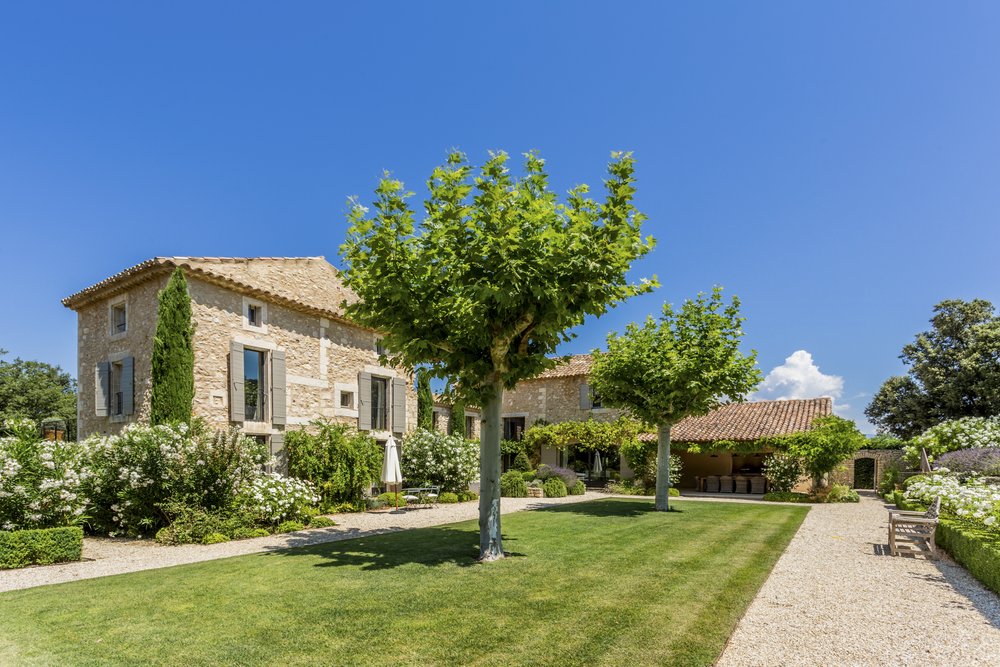 Francis York Provencal Farmhouse Near Bonnieux Available as a Holiday Rental 5.jpg