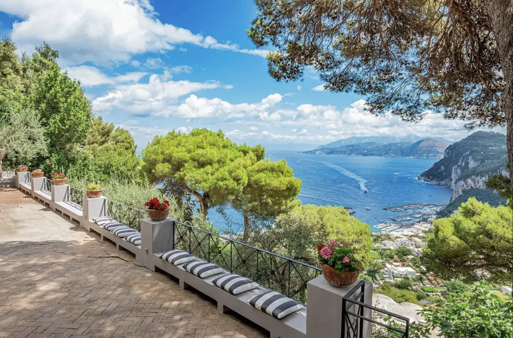 Francis York Villa Aiano Exclusive Luxury Villa Rental in Capri Slim Aarons 11.png