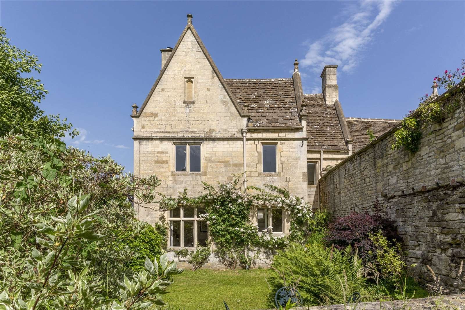 Francis York TCotswolds House Built on the  Site of an Ancient Roman Villa  Savills Bluebook Agency 26.jpg