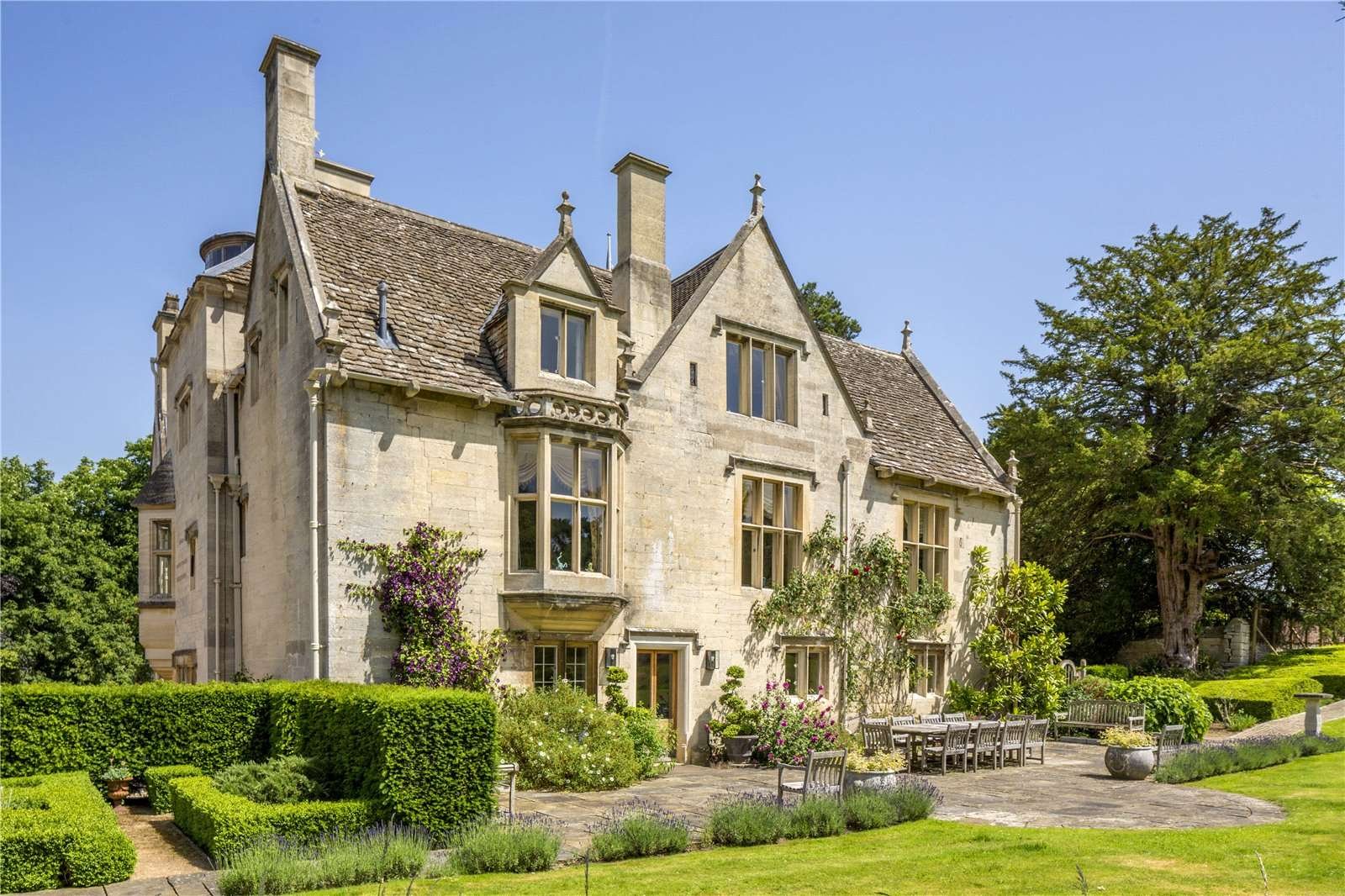 Francis York TCotswolds House Built on the  Site of an Ancient Roman Villa  Savills Bluebook Agency 28.jpg