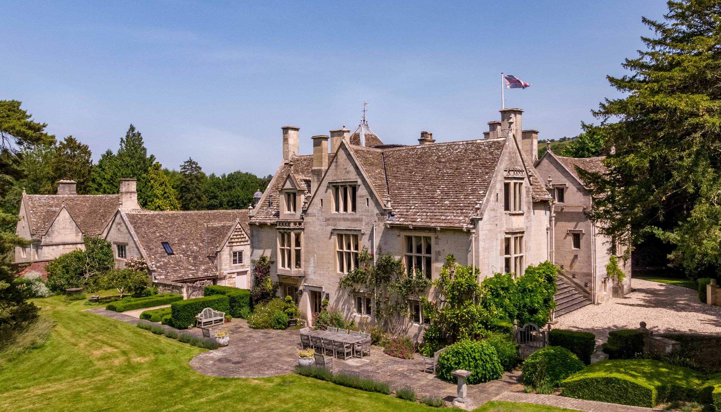 Francis York TCotswolds House Built on the  Site of an Ancient Roman Villa  Savills Bluebook Agency 42.jpg