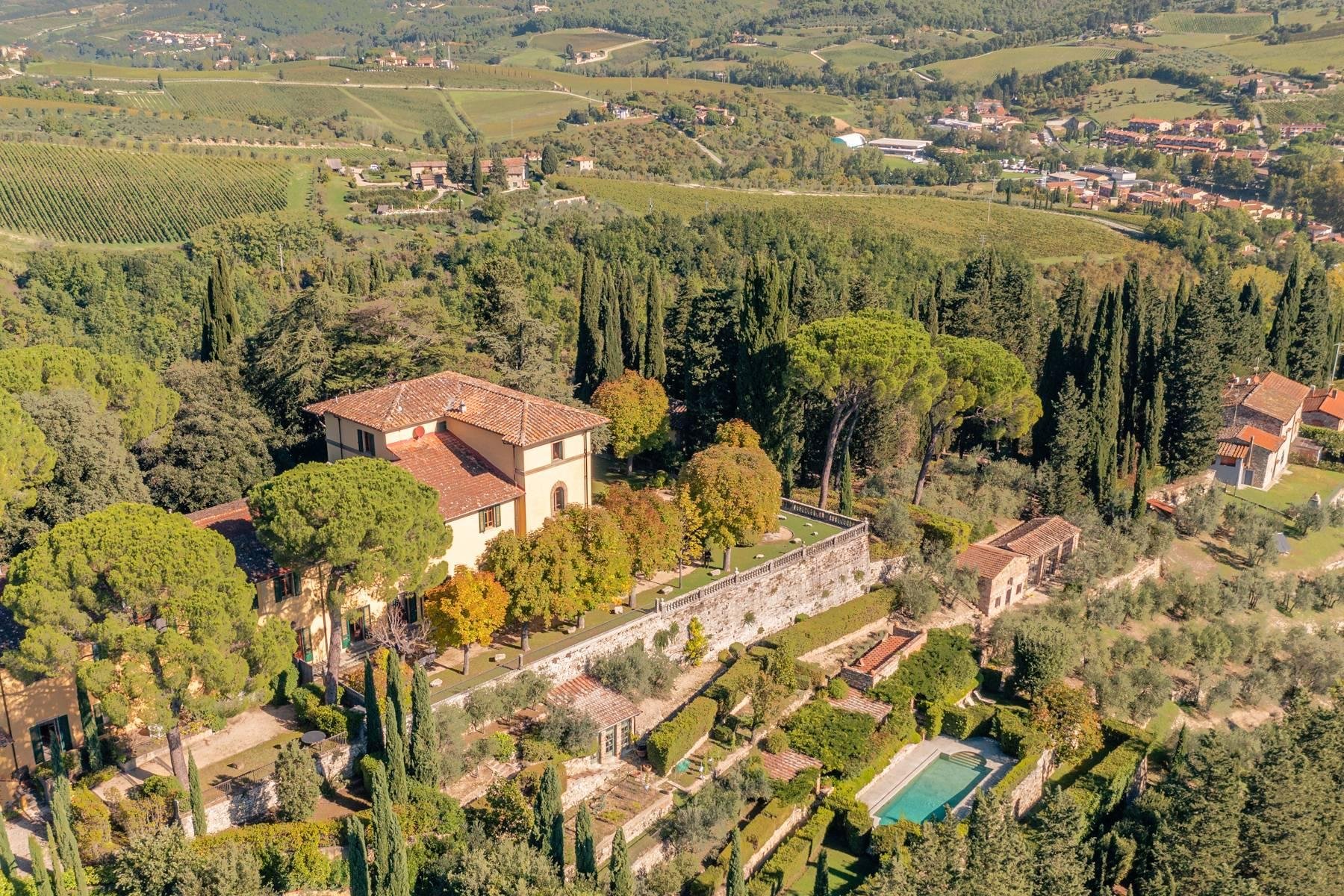 Francis York luxurious-tuscan-villa-for-sale-in-the-heart-of-chianti-italy-7.jpg