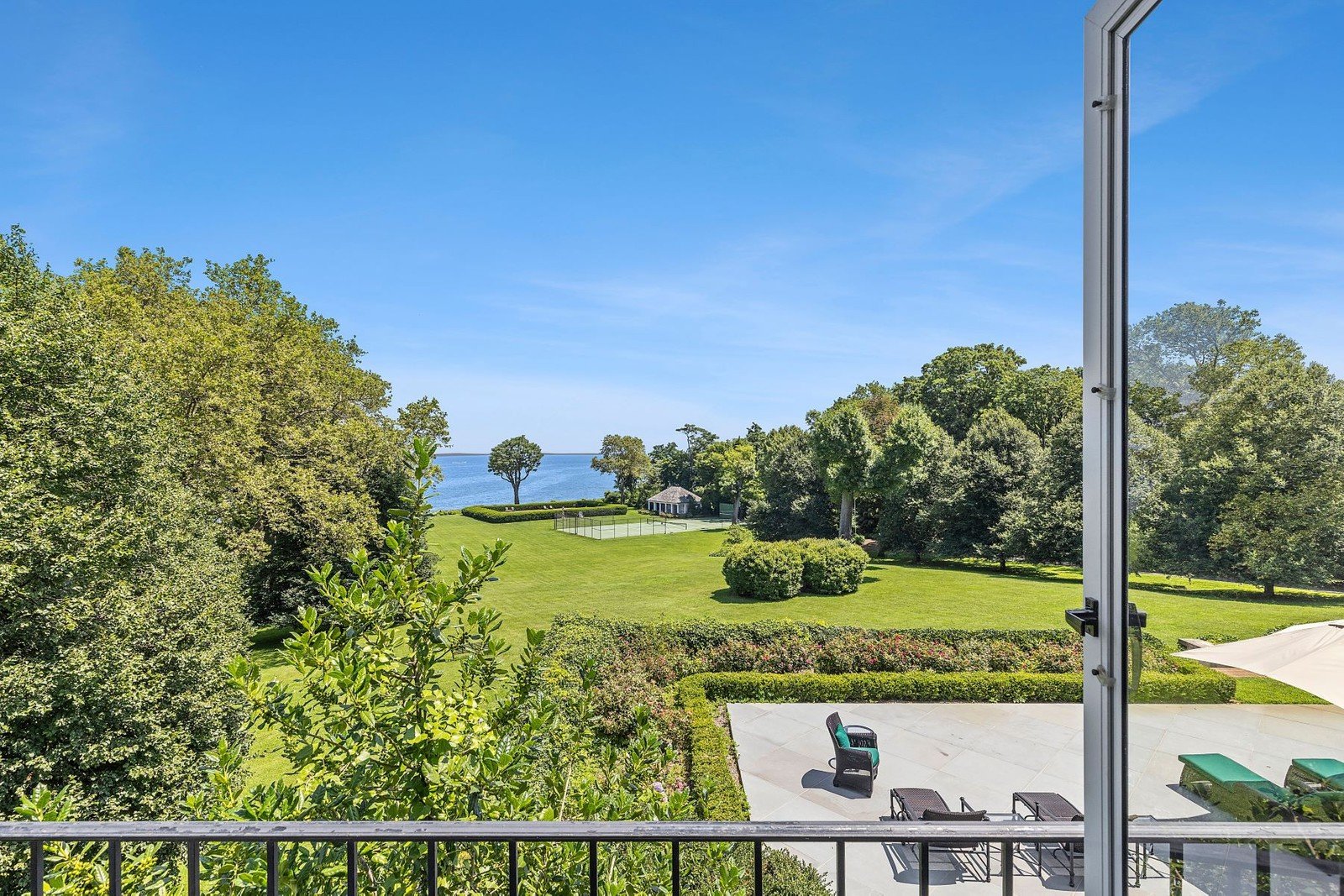 Francis York Daniel Gale Sothebys The Lindens Timeless Long Island Estate Once Home to the Famed Bootleggers, the Vanderbilts, and Rockstars 14.jpeg