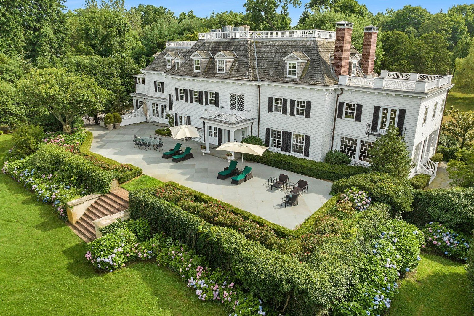 Francis York Daniel Gale Sothebys The Lindens Timeless Long Island Estate Once Home to the Famed Bootleggers, the Vanderbilts, and Rockstars 15.jpeg