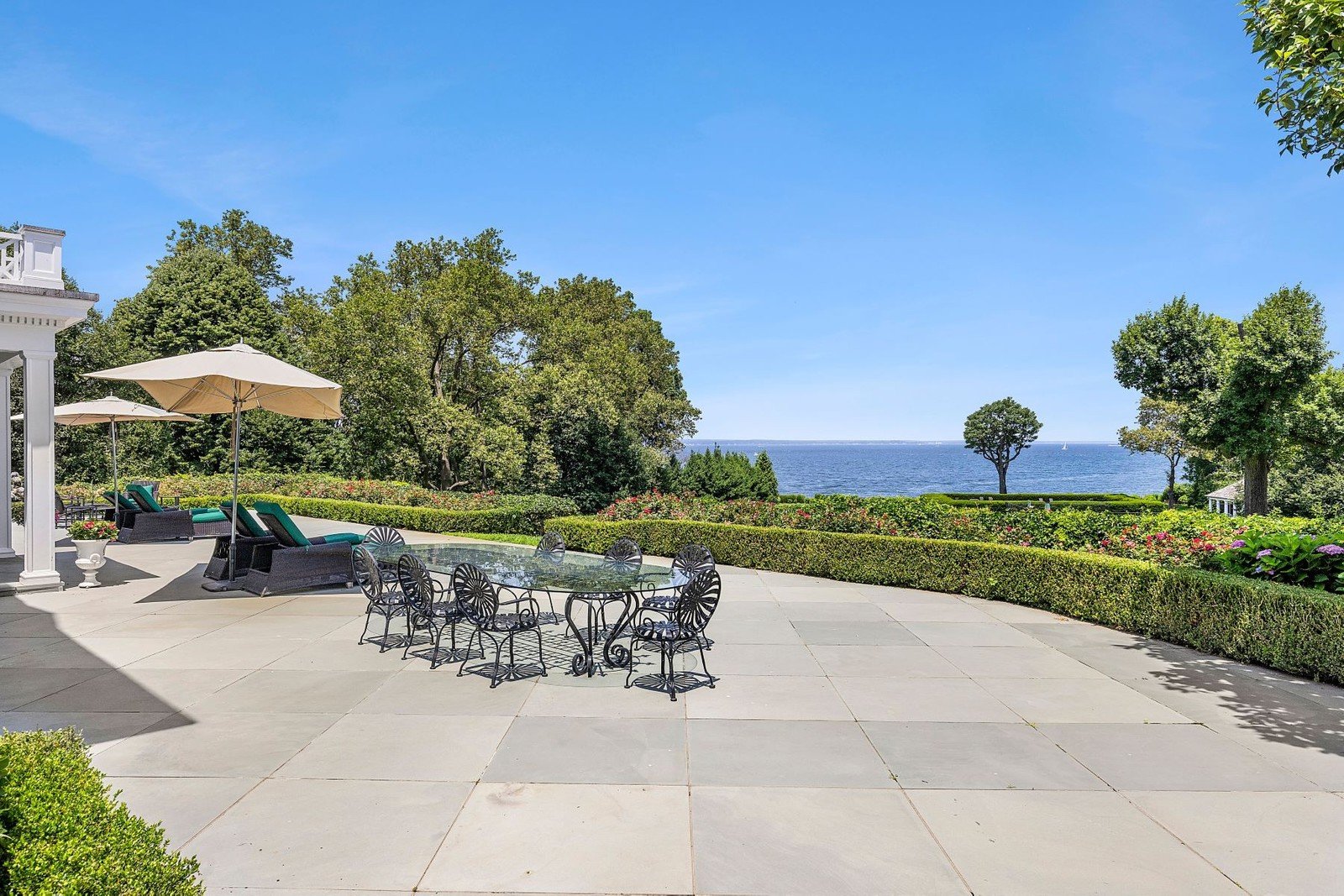 Francis York Daniel Gale Sothebys The Lindens Timeless Long Island Estate Once Home to the Famed Bootleggers, the Vanderbilts, and Rockstars 16.jpeg