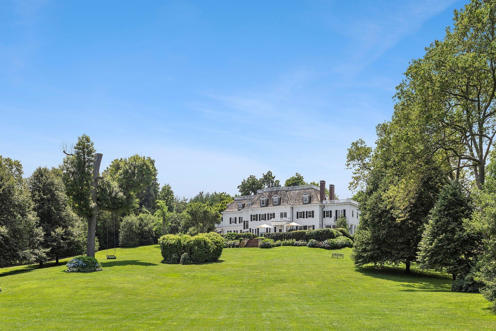 Francis York Daniel Gale Sothebys The Lindens Timeless Long Island Estate Once Home to the Famed Bootleggers, the Vanderbilts, and Rockstars 17.jpeg