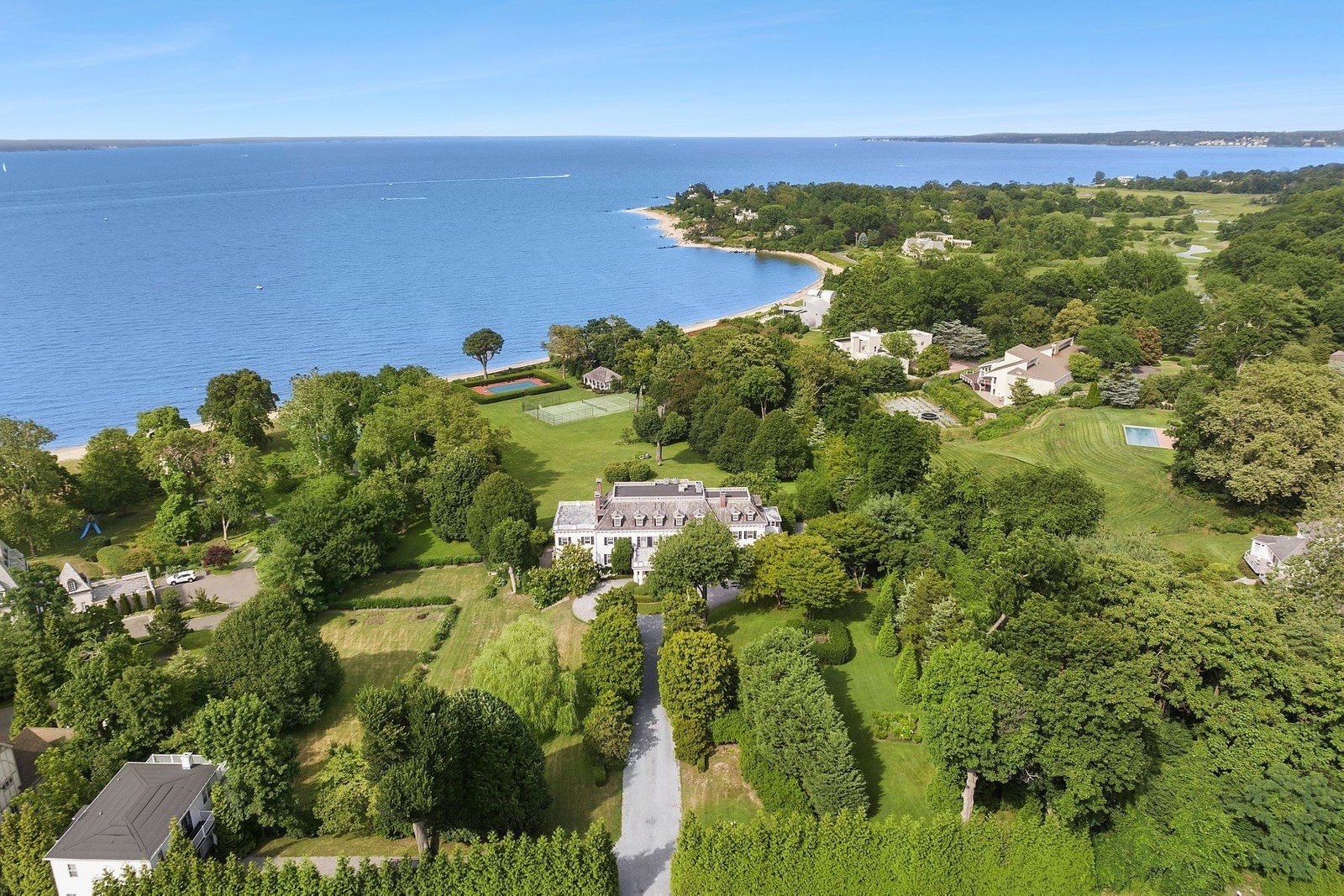 Francis York Daniel Gale Sothebys The Lindens Timeless Long Island Estate Once Home to the Famed Bootleggers, the Vanderbilts, and Rockstars 23.jpeg