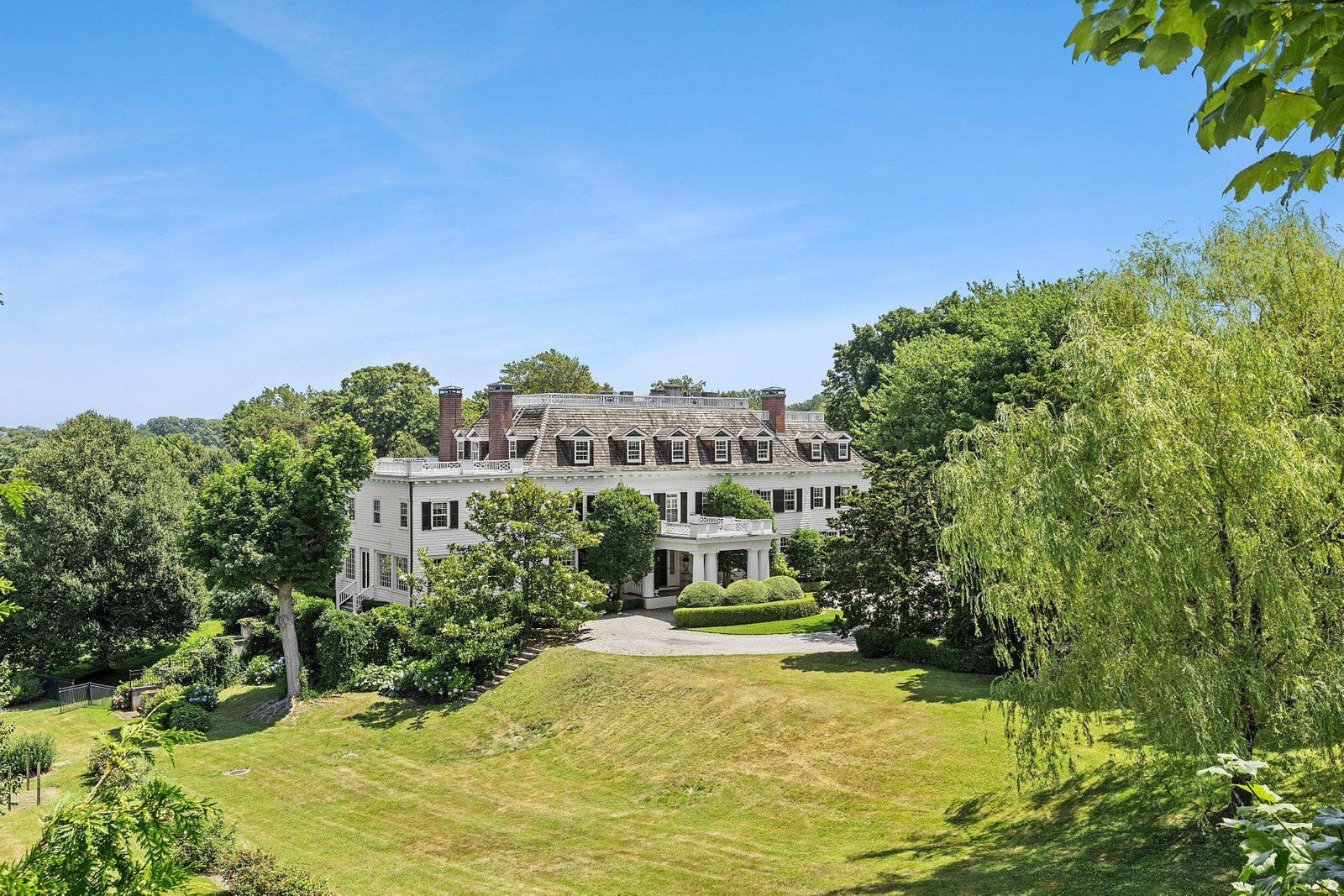 Francis York Daniel Gale Sothebys The Lindens Timeless Long Island Estate Once Home to the Famed Bootleggers, the Vanderbilts, and Rockstars 24.jpeg