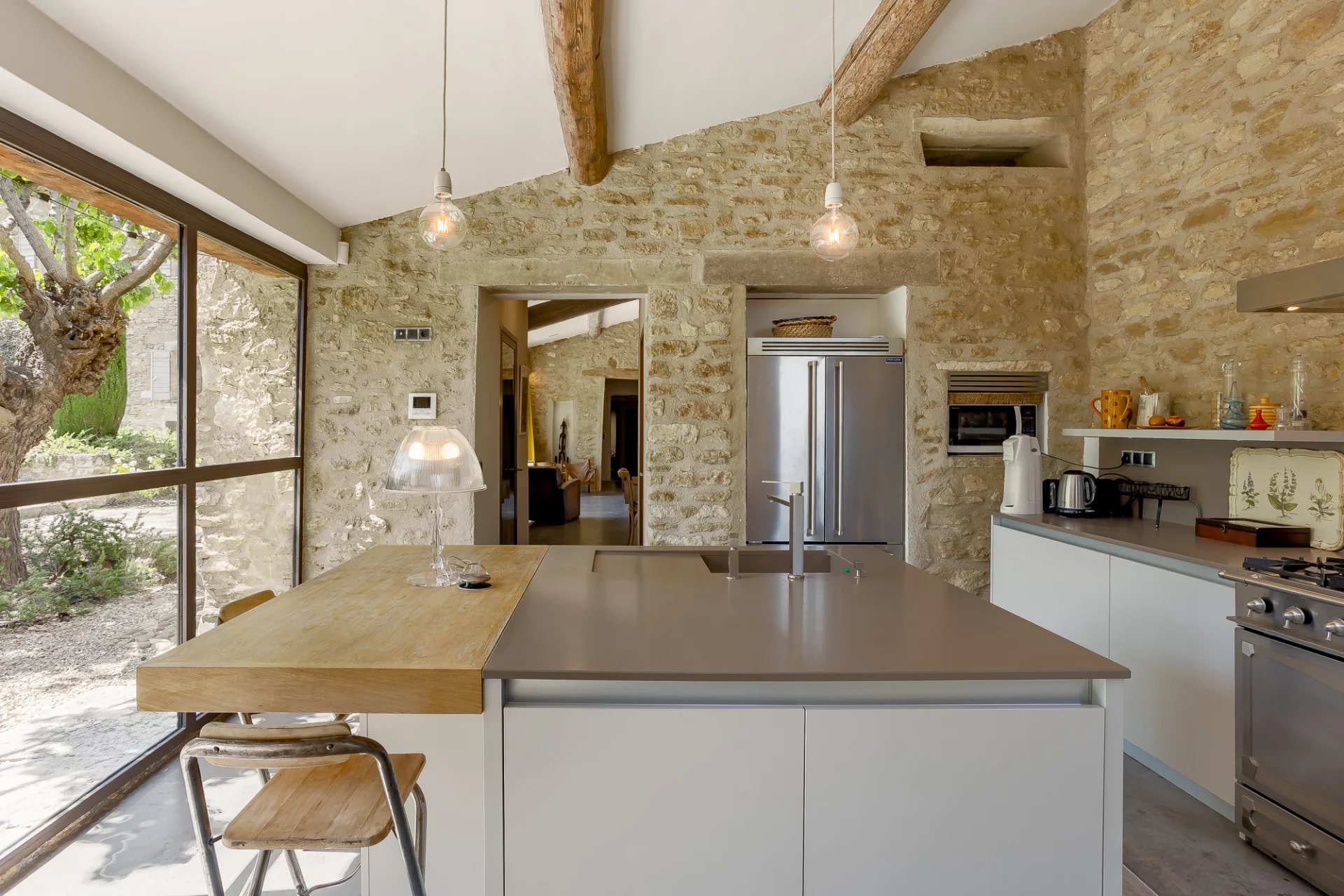 Francis York Turnkey Property Provencal Villa with Olive Groves and AOC Luberon Vineyards 10.jpeg