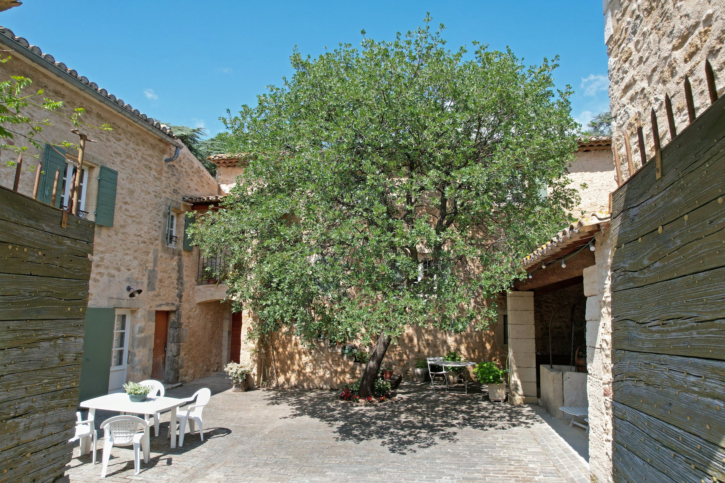 Francis York Emile Garcin  Restored French Farmhouse in the Luberon, Provence 8.jpg