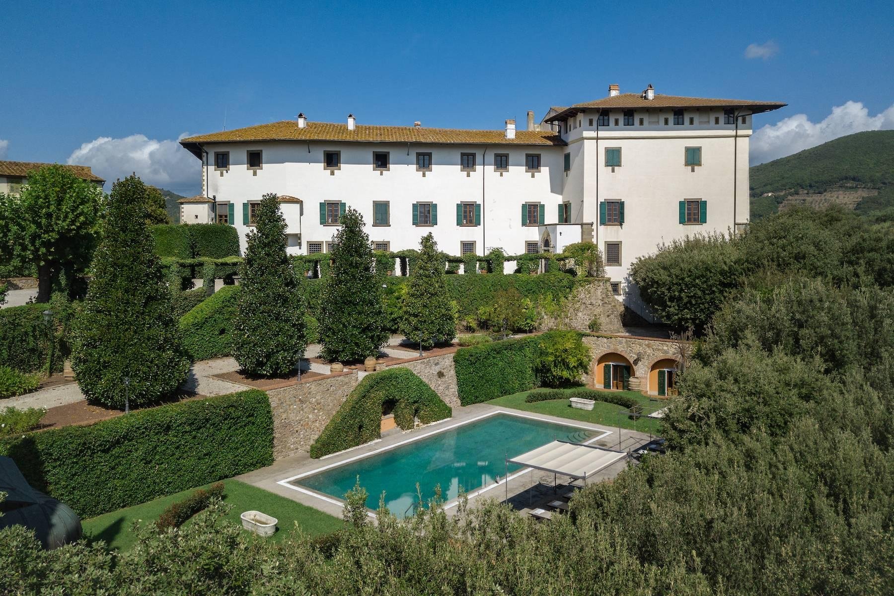 Francis York  Tuscan Villa Owned by Italian Aristocracy Available to Book as a Luxury Villa Rental 15.jpg