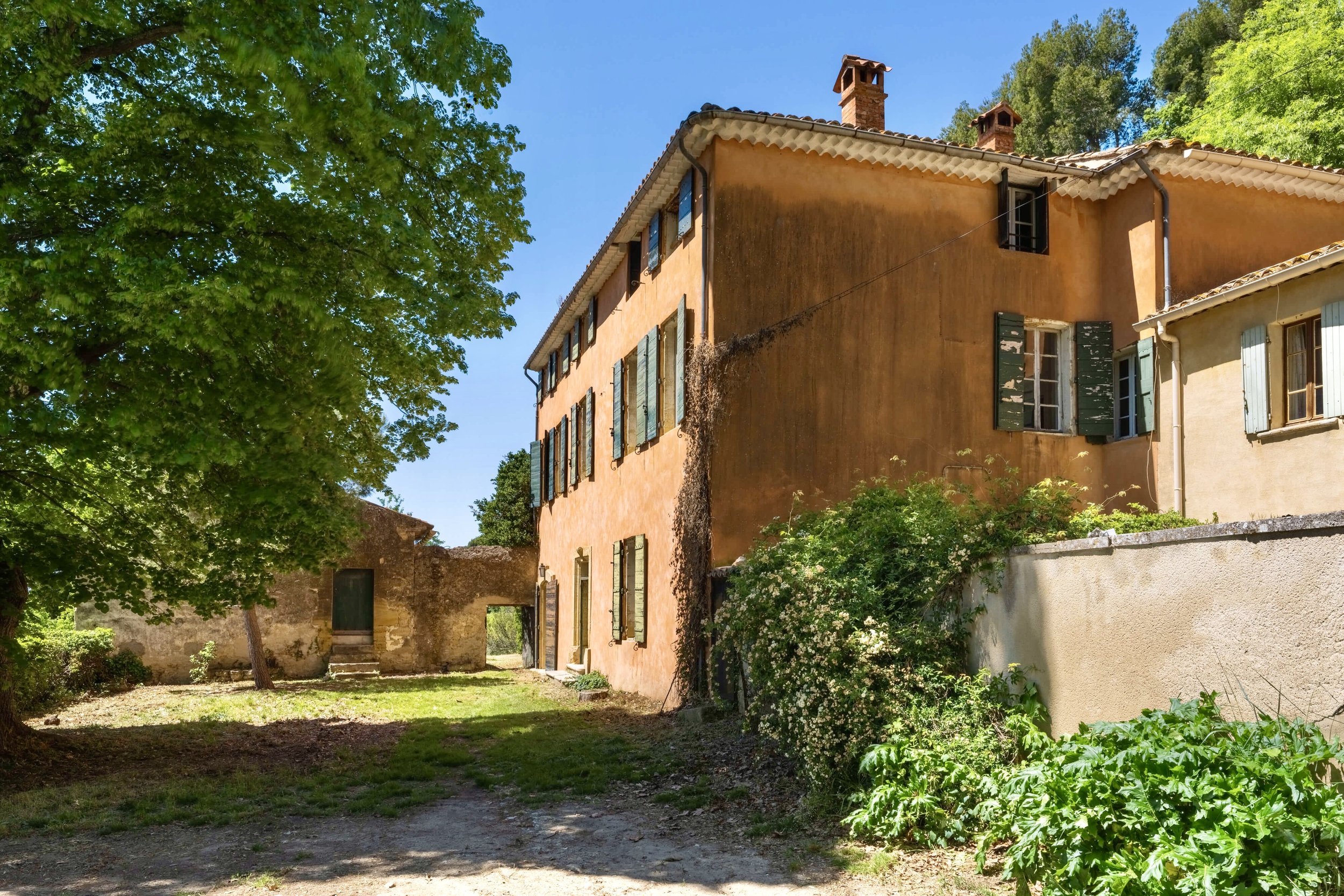 Francis York  Dream Fixer-Upper: French Farmhouse in Provence Set in 79 Acres Emile Garcin 9.jpg