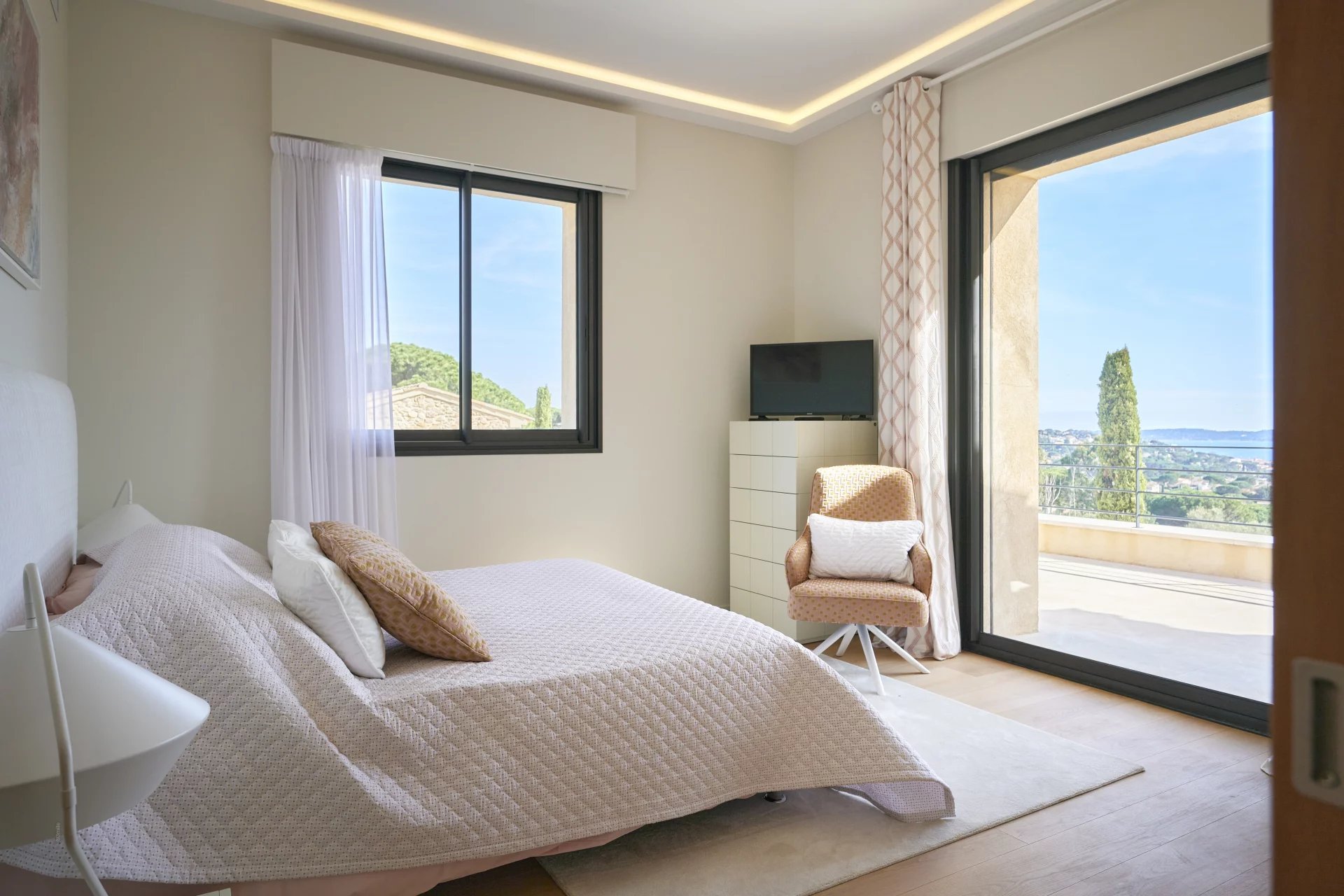 Francis York Luxury Villa Overlooking the Bay of Saint Tropez, French Riviera 11.jpg