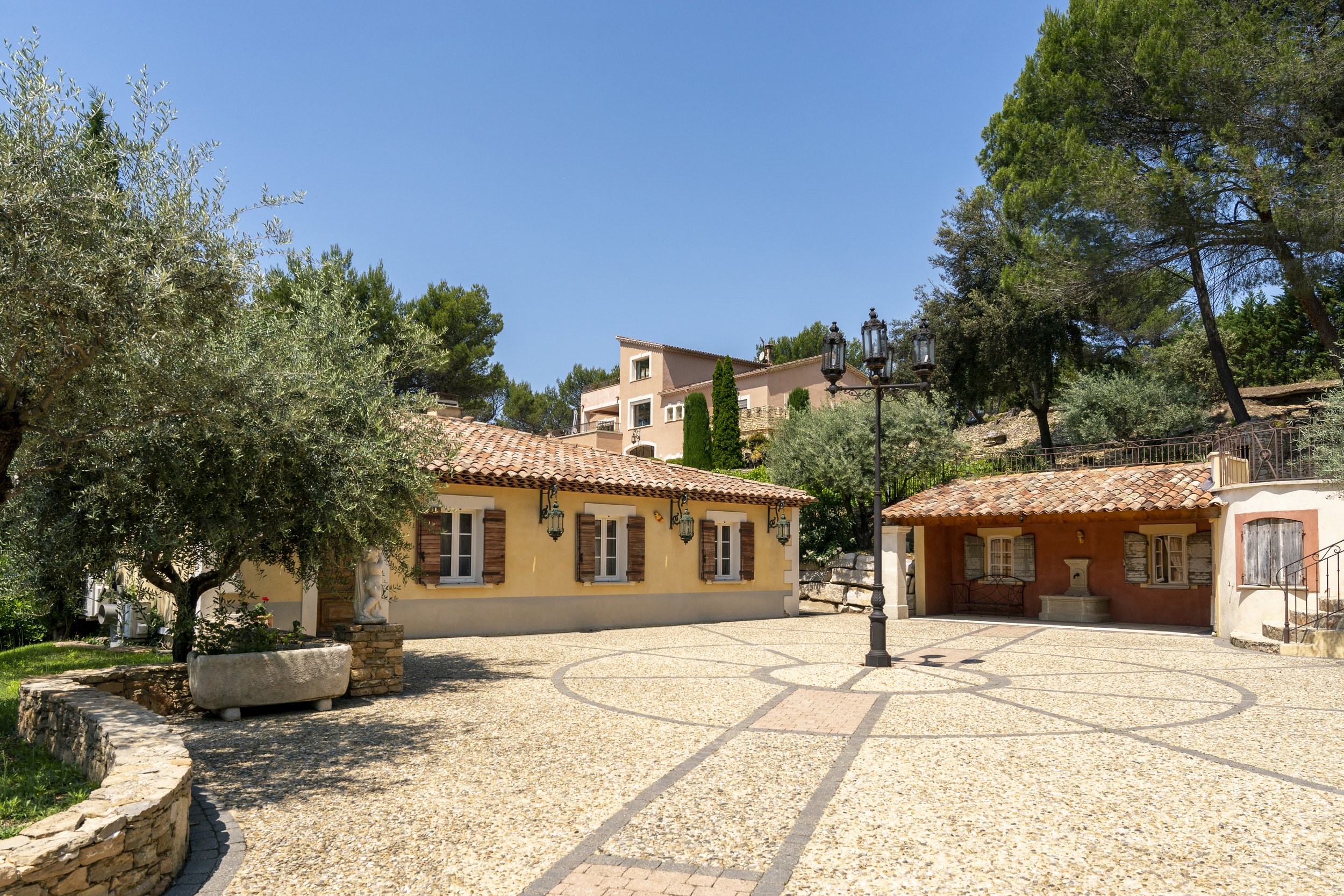 Francis York French Country House in the Vaucluse Region of Provence 00010.JPG