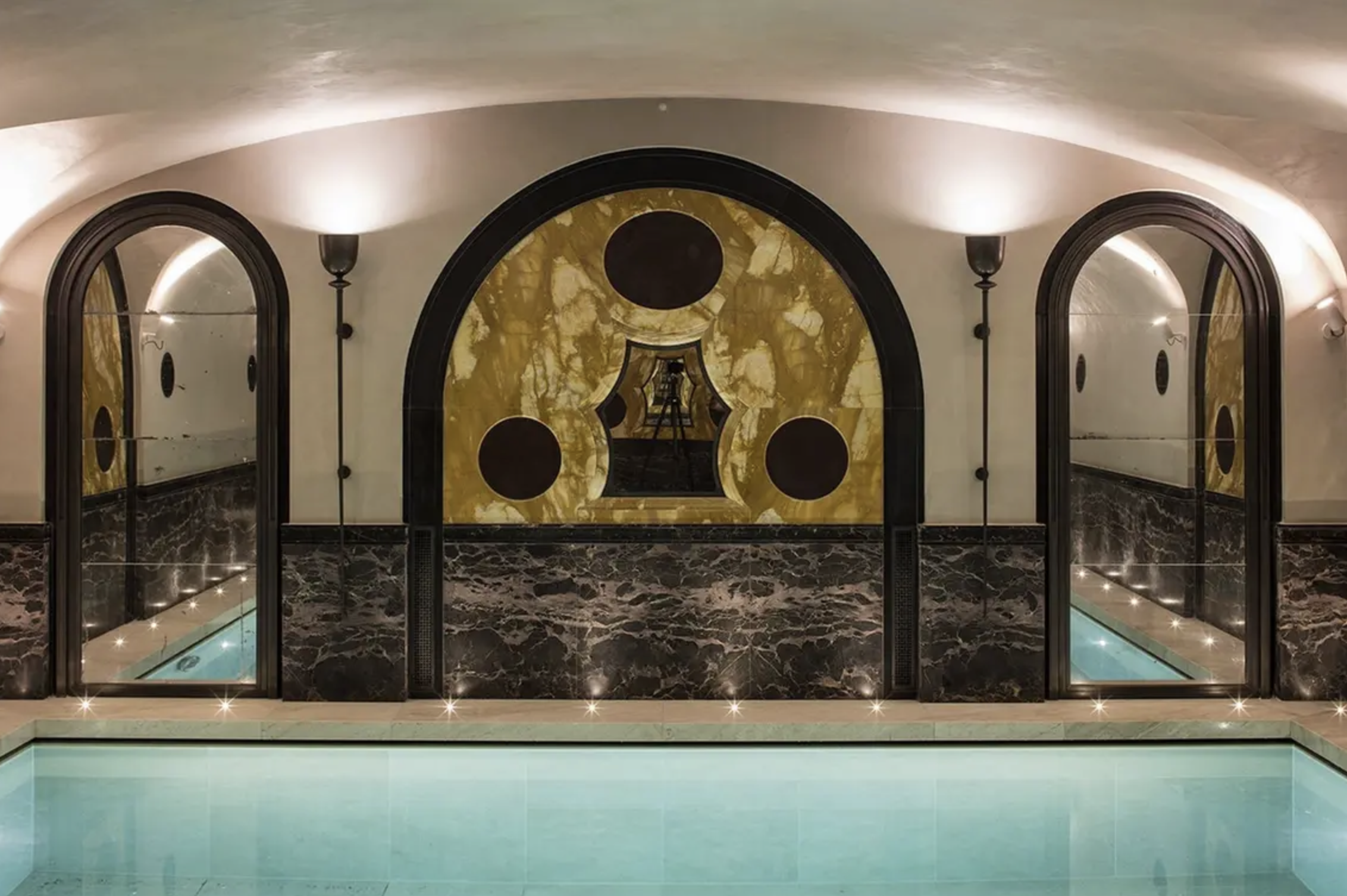 Francis York Luxury Villa Rental Rome Italy 00003.png