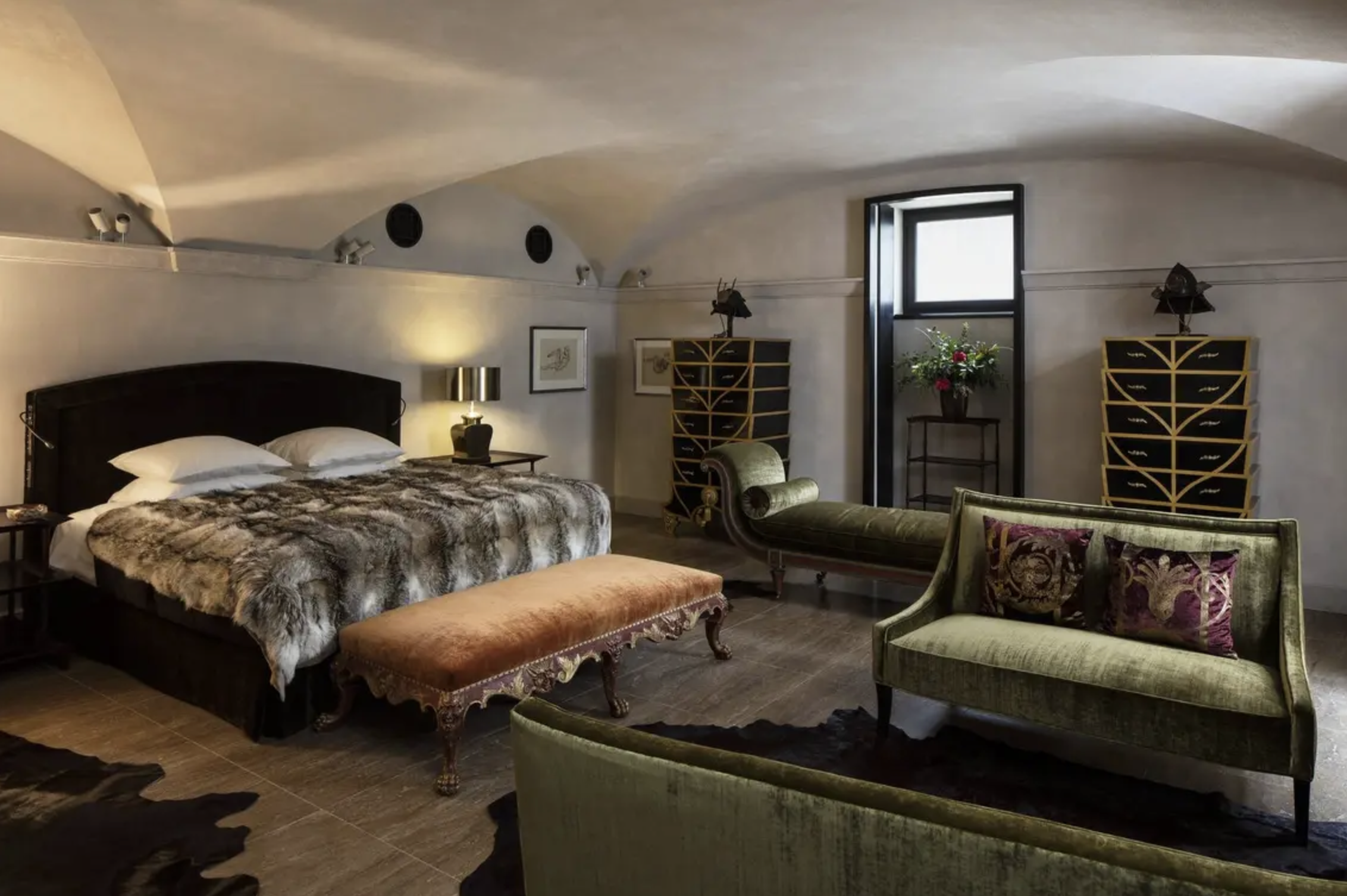 Francis York Luxury Villa Rental Rome Italy 00007.png