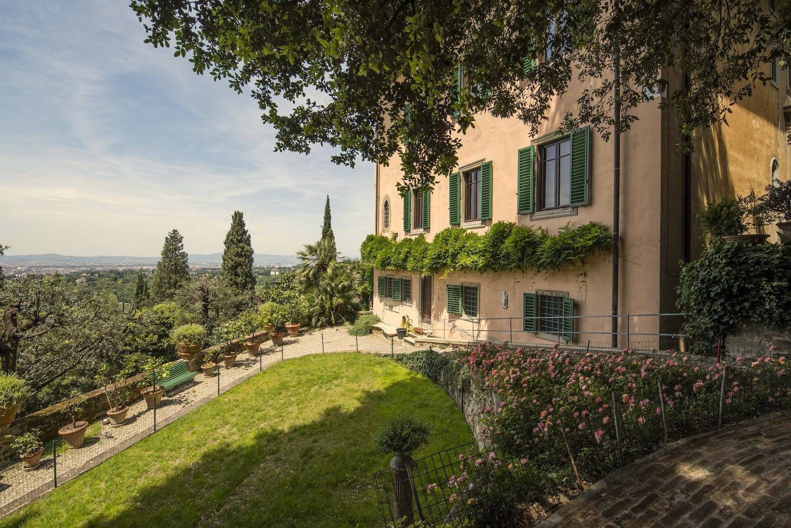 Francis York Italian Villa Set in the Tuscan Hills Overlooking Florence, Italy 00001.jpeg