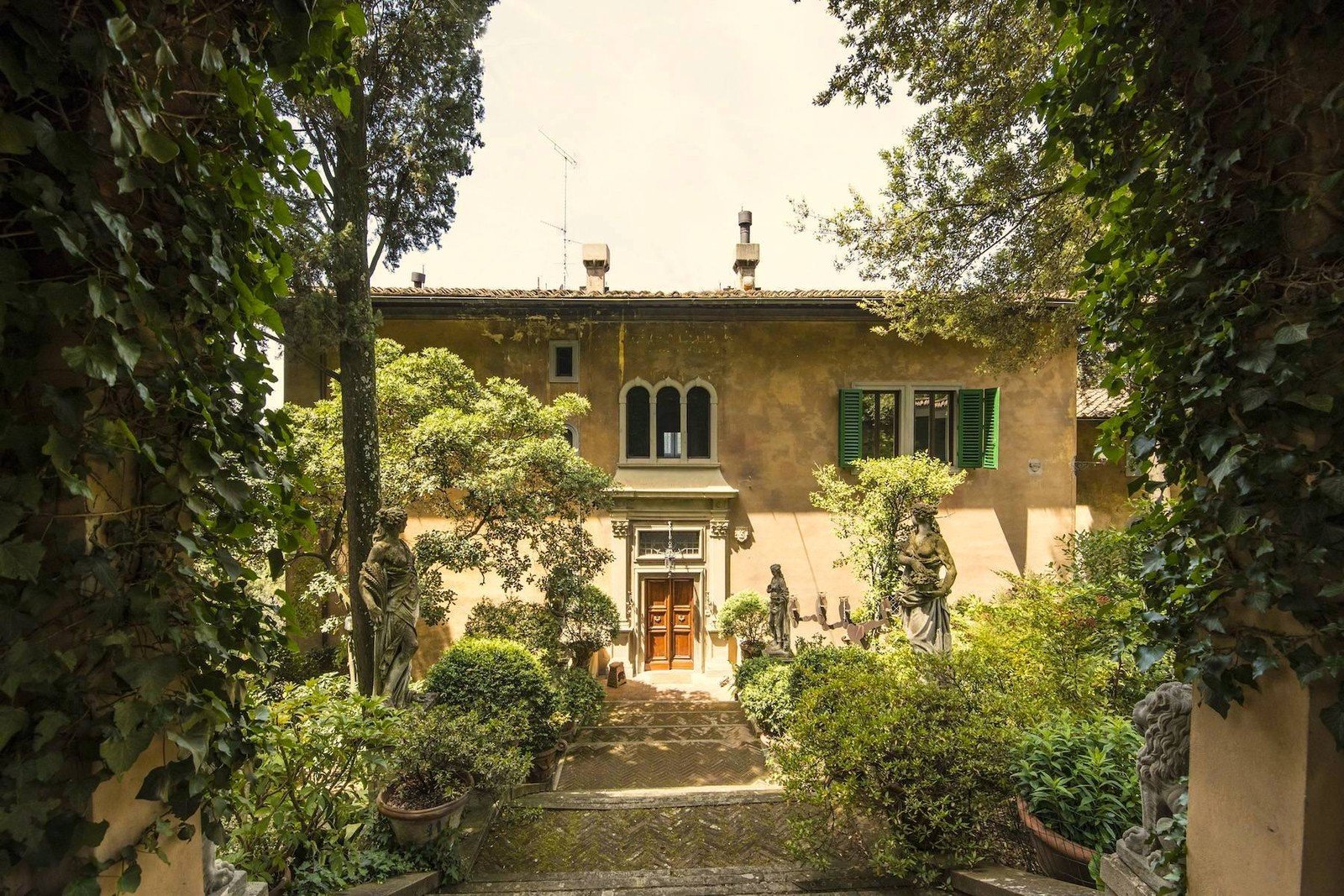Francis York Italian Villa Set in the Tuscan Hills Overlooking Florence, Italy 00003.jpeg