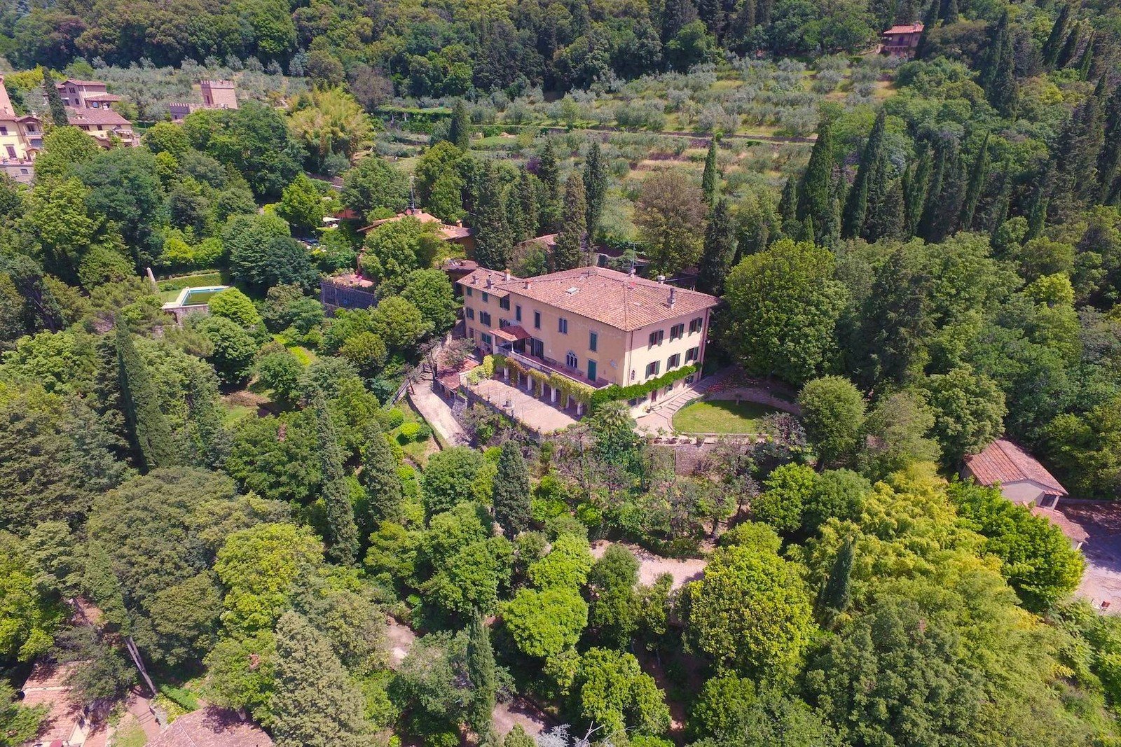 Francis York Italian Villa Set in the Tuscan Hills Overlooking Florence, Italy 00004.jpeg