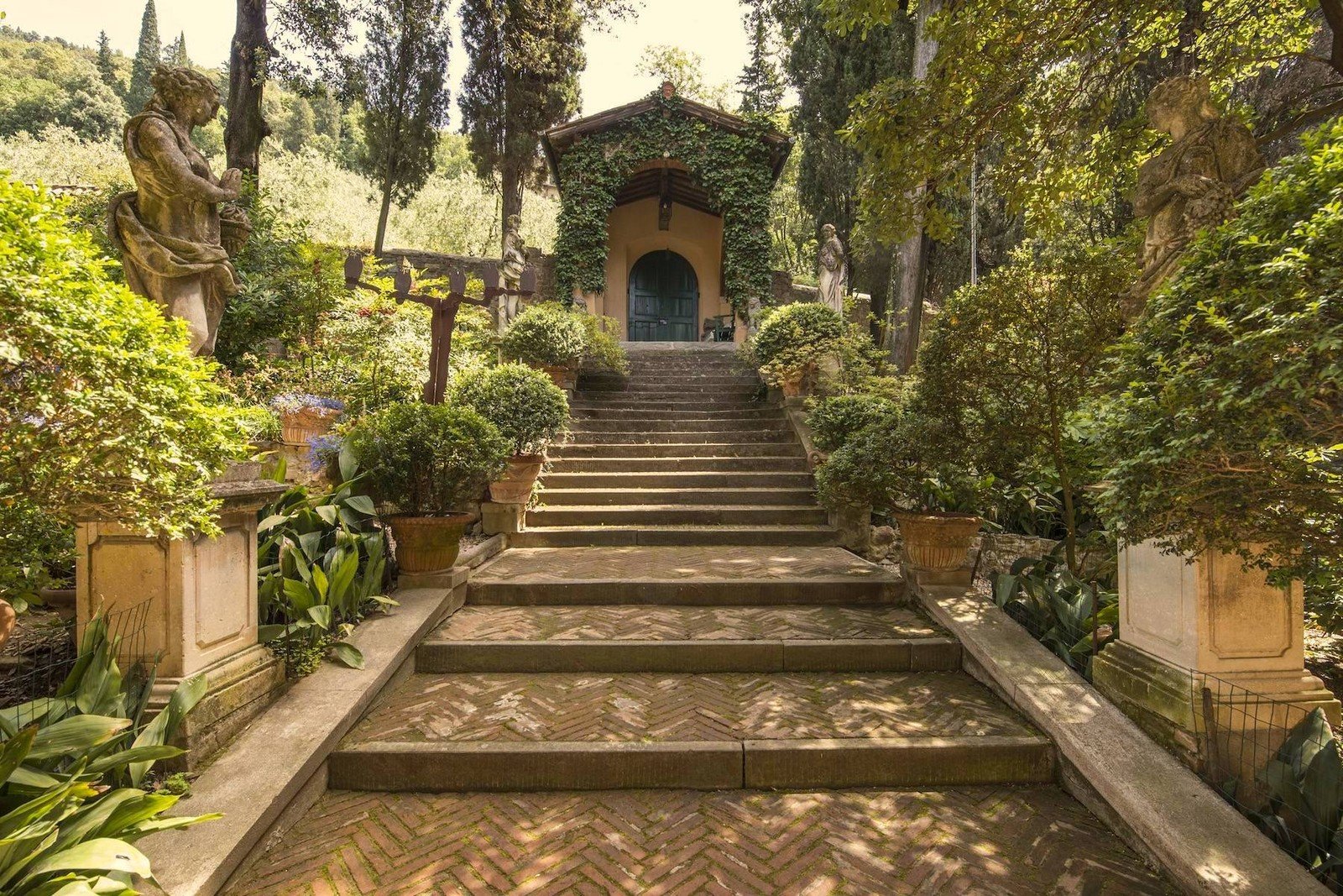 Francis York Italian Villa Set in the Tuscan Hills Overlooking Florence, Italy 00007.jpeg