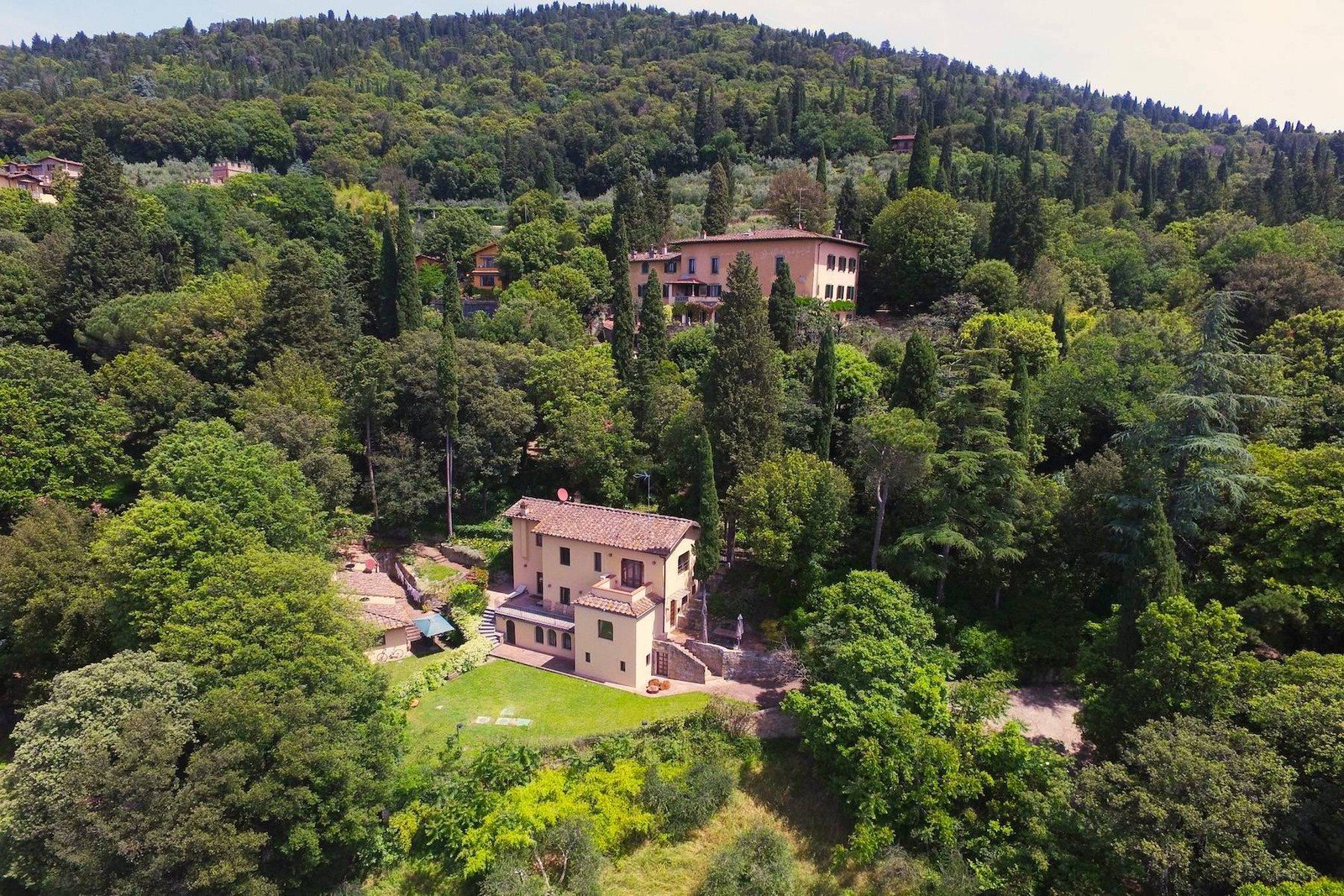Francis York Italian Villa Set in the Tuscan Hills Overlooking Florence, Italy 00039.jpeg