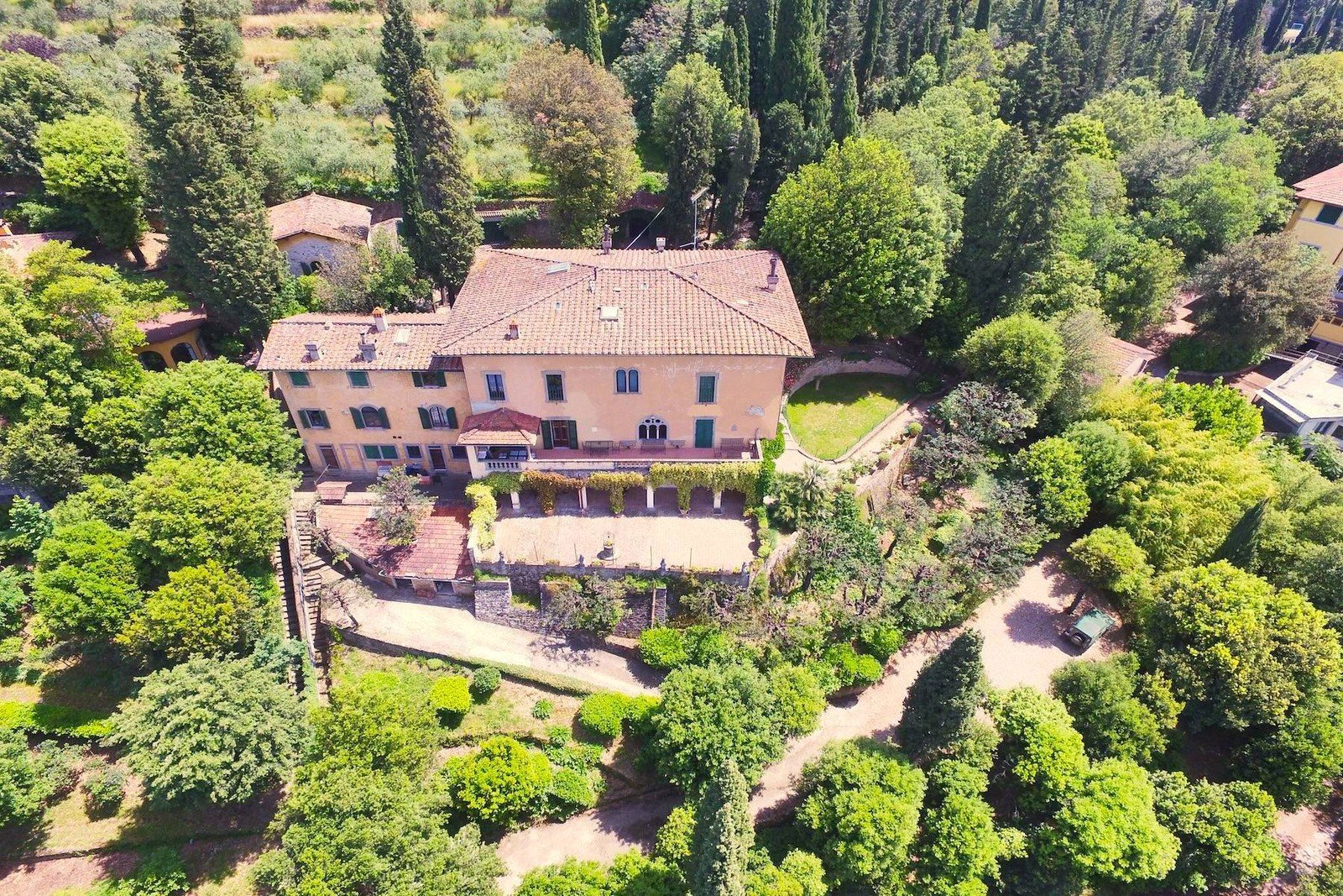 Francis York Italian Villa Set in the Tuscan Hills Overlooking Florence, Italy 00040.jpeg
