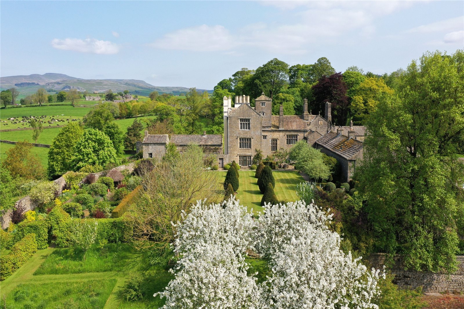 Francis York English Country Estate on the Edge of the Yorkshire Dales 00003.jpg