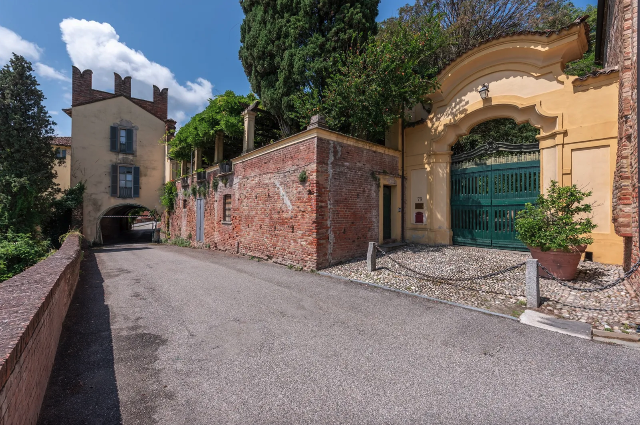 Francis York17th Century Country House with UNESCO-Listed Wine Cellars in Piedmont, Italy 00003.png