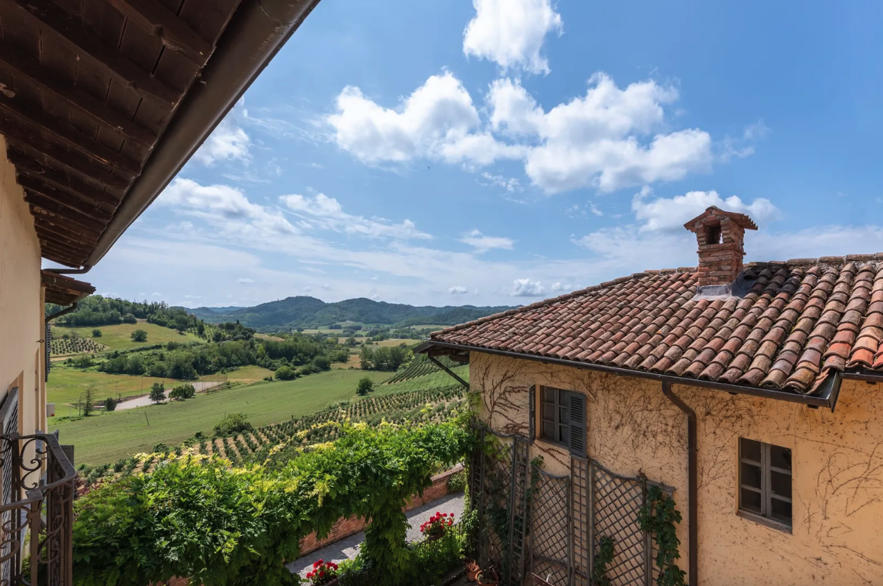 Francis York17th Century Country House with UNESCO-Listed Wine Cellars in Piedmont, Italy 00027.png