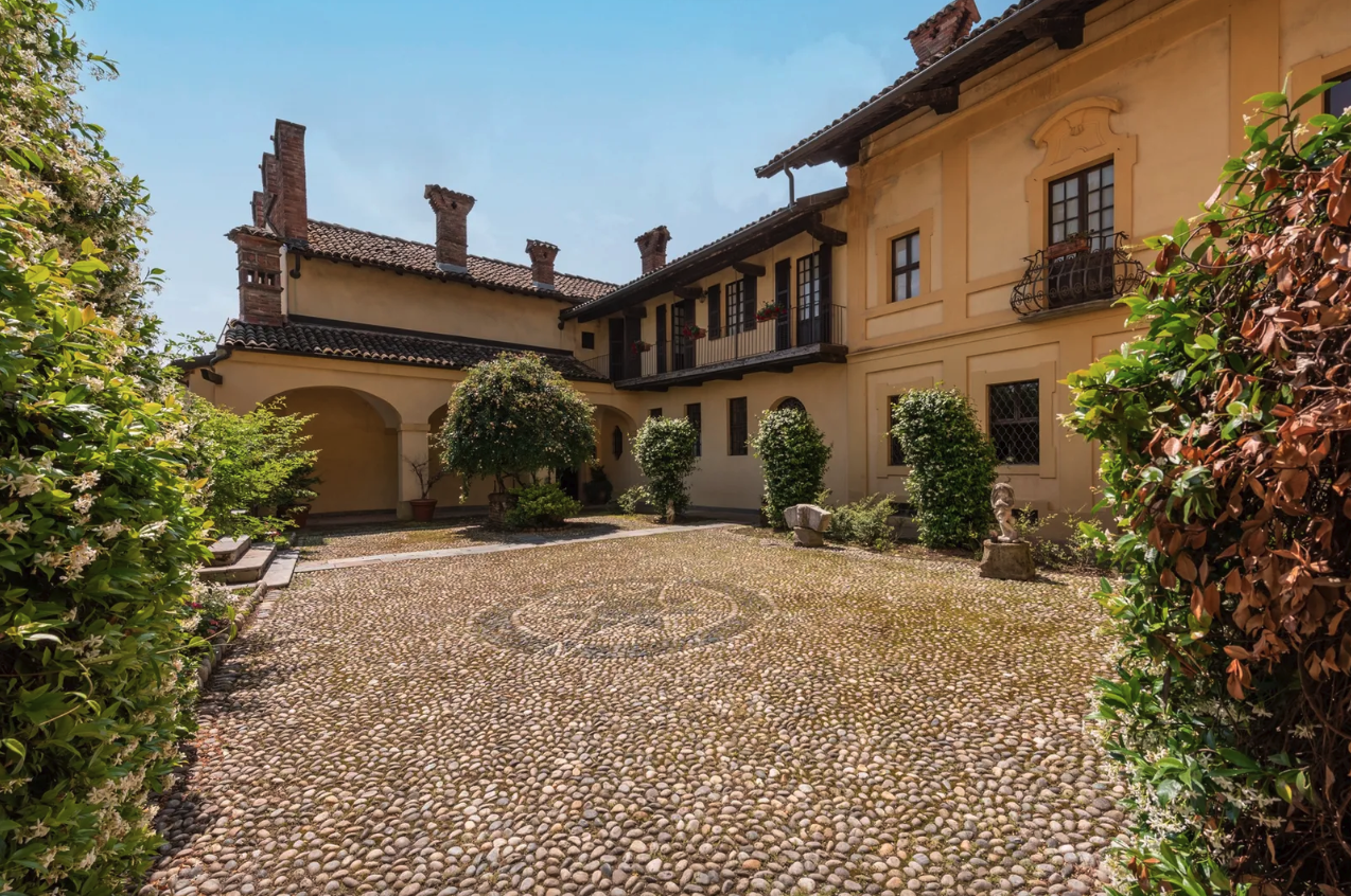 Francis York17th Century Country House with UNESCO-Listed Wine Cellars in Piedmont, Italy 00029.png