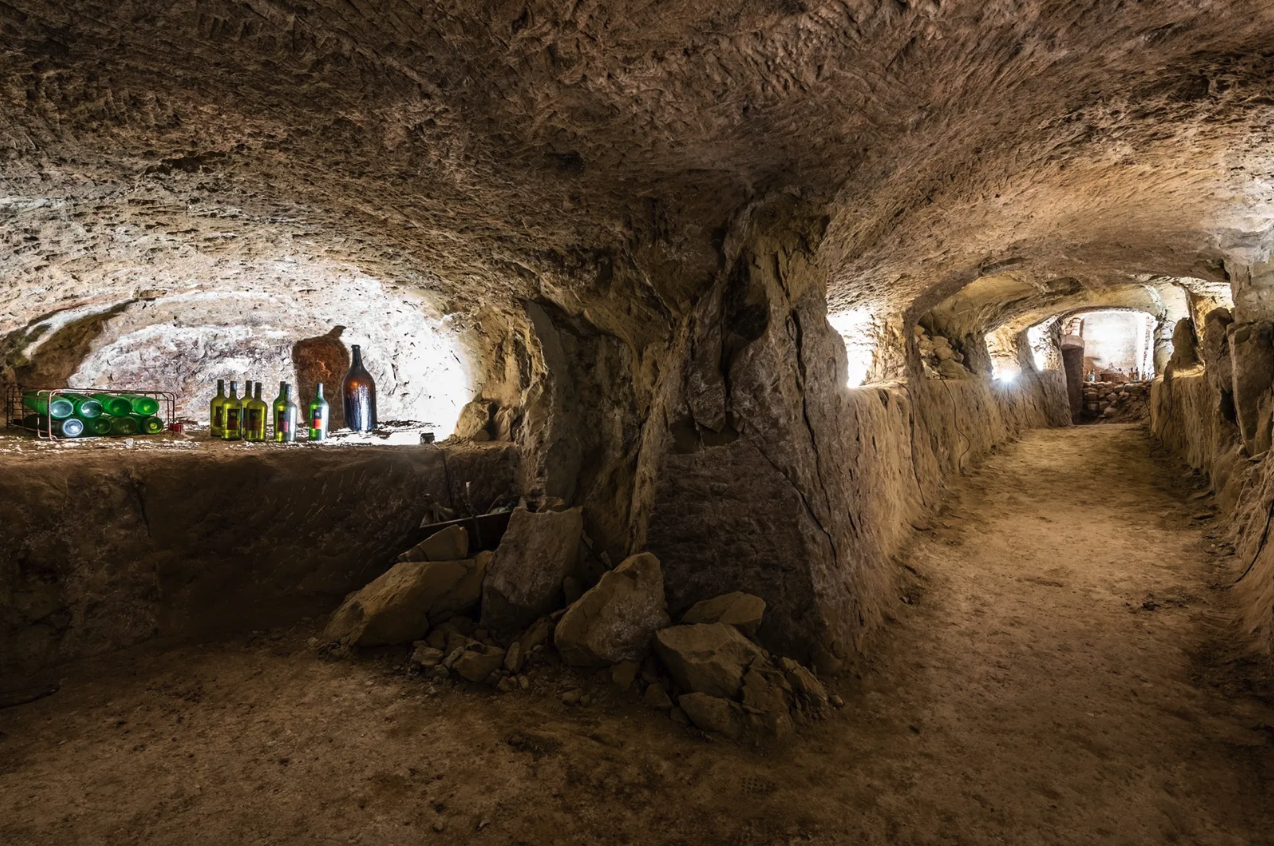 Francis York17th Century Country House with UNESCO-Listed Wine Cellars in Piedmont, Italy 00031.png