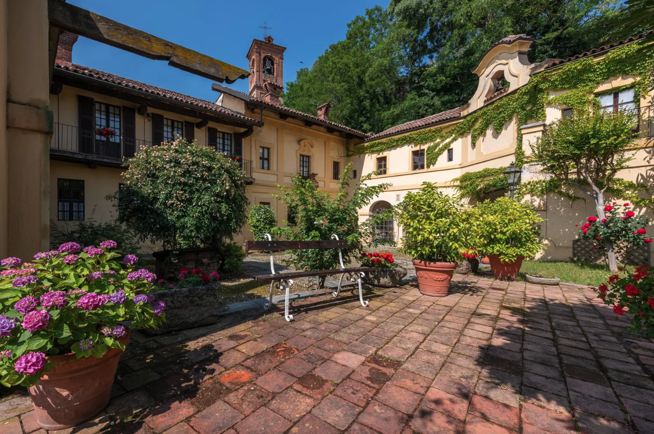 Francis York17th Century Country House with UNESCO-Listed Wine Cellars in Piedmont, Italy 00002.png