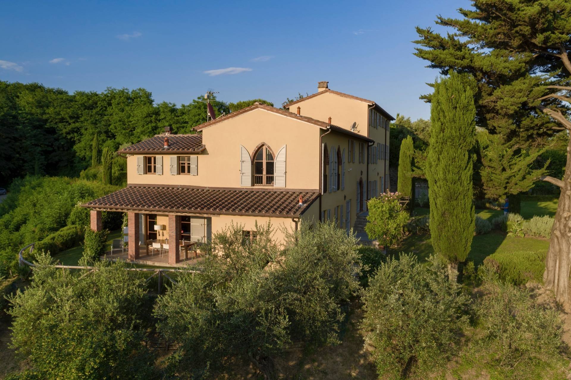 Francis York  Turnkey Italian Villa With Vineyards and Olive Groves Near Lucca 00010.jpg