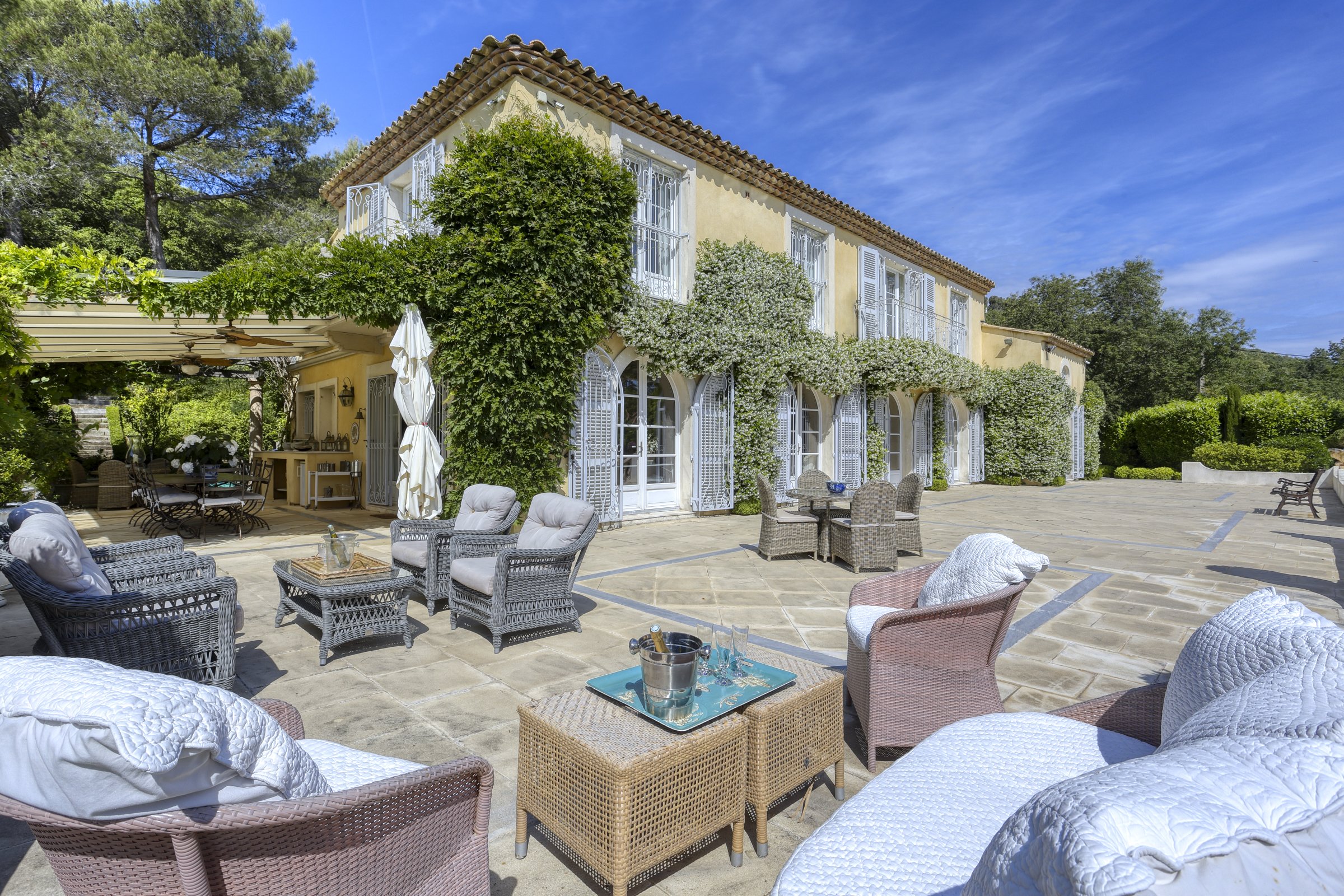 Francis York Provencal Villa in the Hills Above the Gulf of Saint-Tropez00002.jpeg