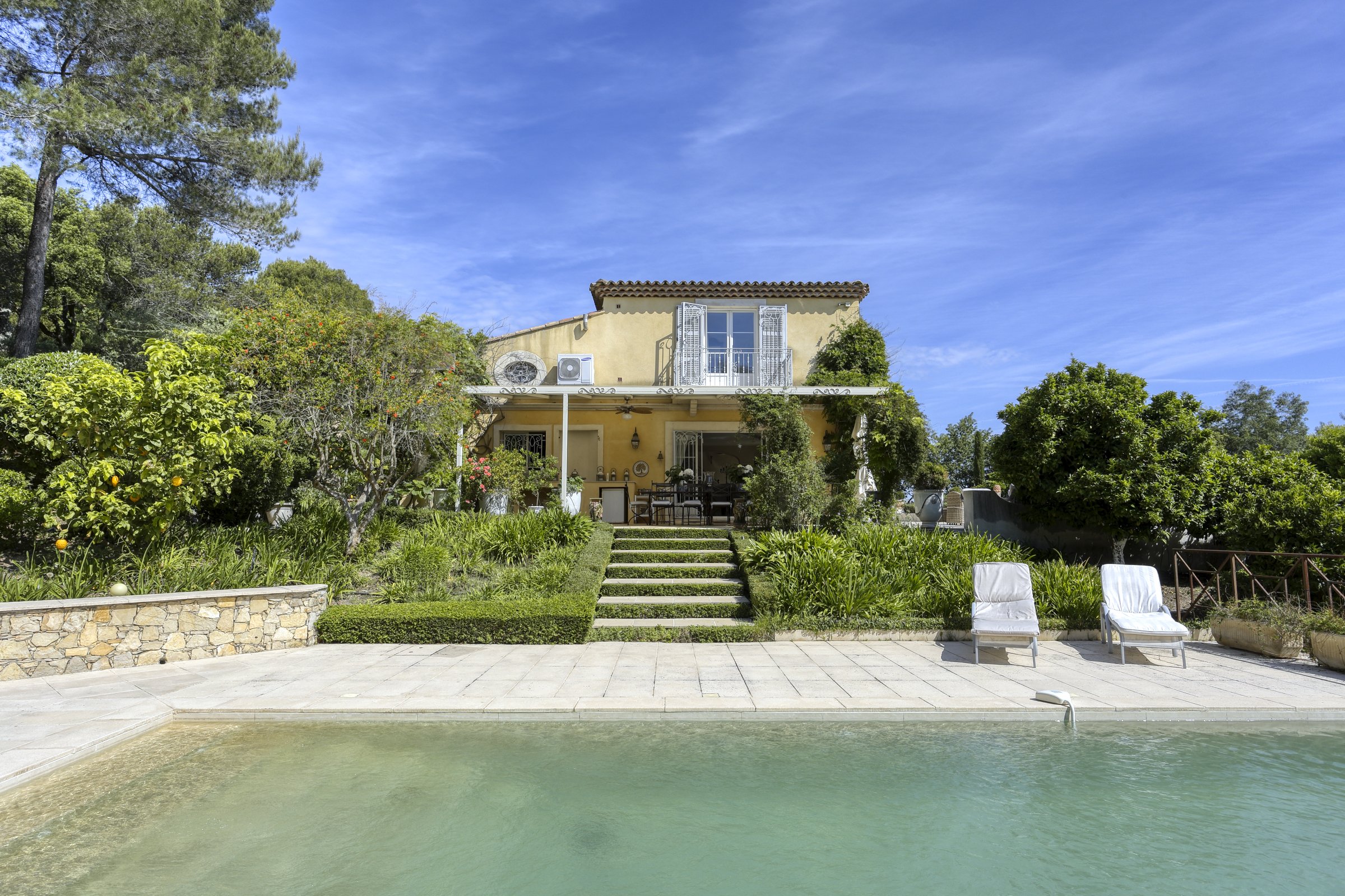 Francis York Provencal Villa in the Hills Above the Gulf of Saint-Tropez00003.jpeg