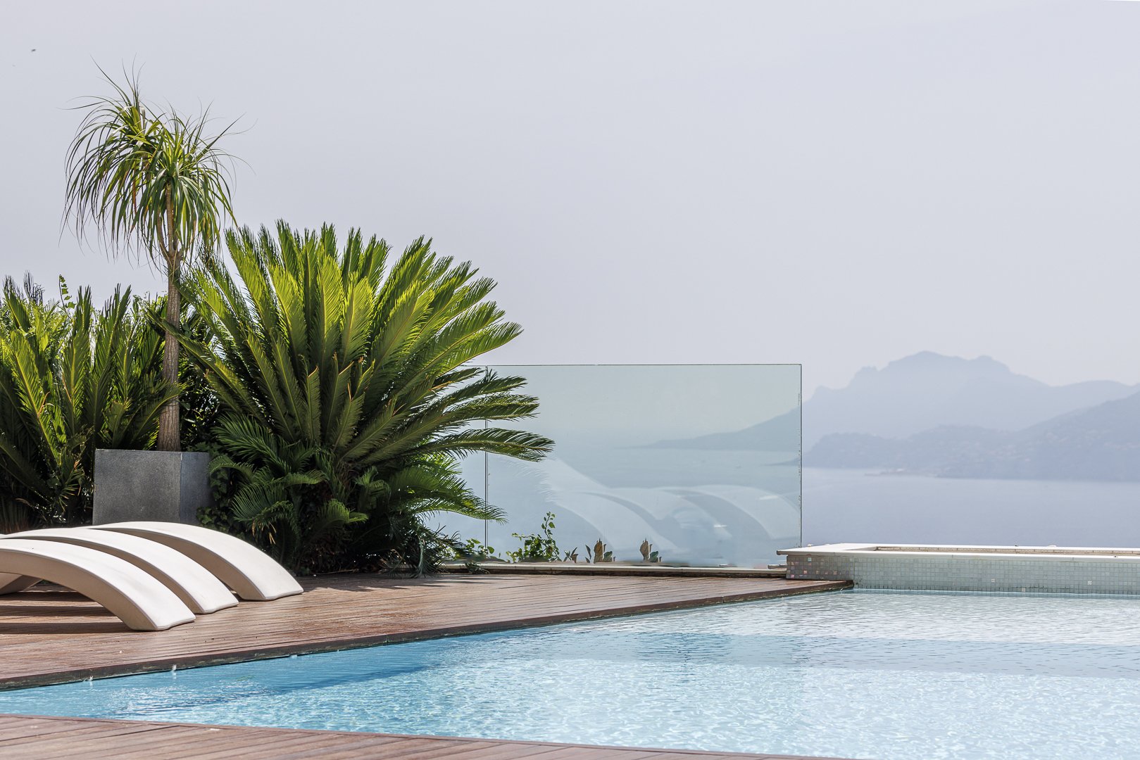 Francis York Luxury Residence in Cannes with Panoramic Sea Views 00003.jpg