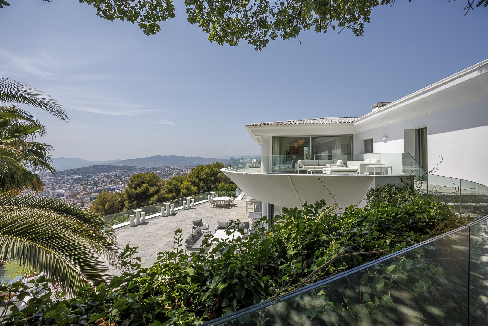 Francis York Luxury Residence in Cannes with Panoramic Sea Views 00006.jpg