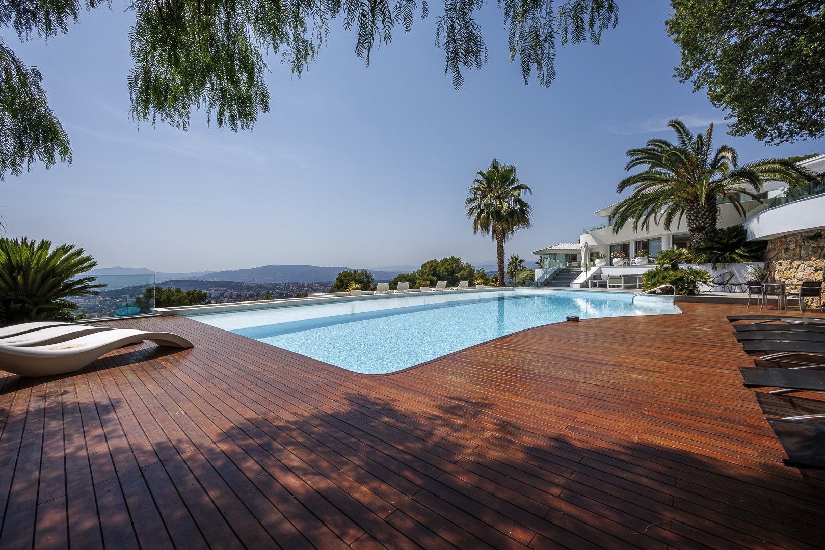 Francis York Luxury Residence in Cannes with Panoramic Sea Views 00010.jpg