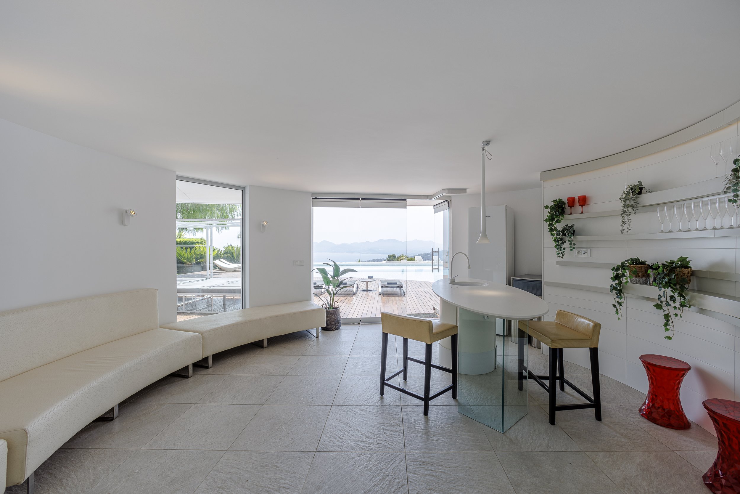 Francis York Luxury Residence in Cannes with Panoramic Sea Views 00001.jpg