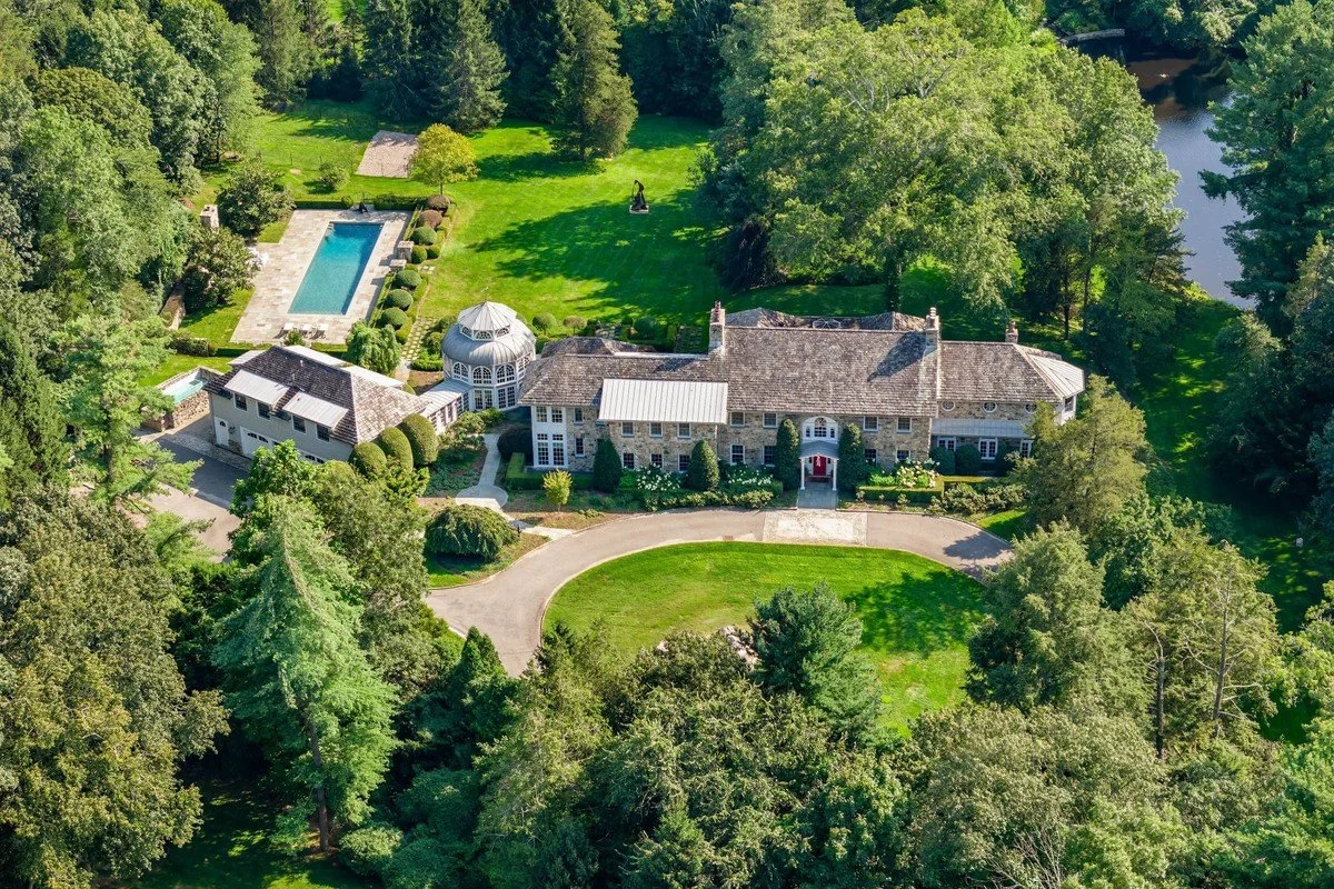 Classic Georgian Colonial in Greenwich, Connecticut